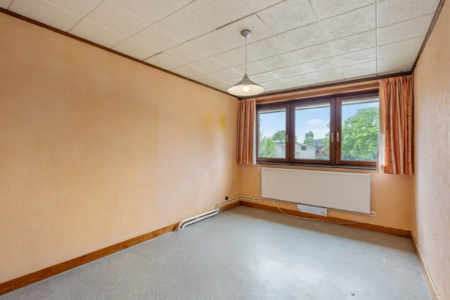 Goed gelegen woning met 4 slaapkamers, een garage en een diepe tuin in een verkeersluwe straat te Kessel-Lo! foto 14