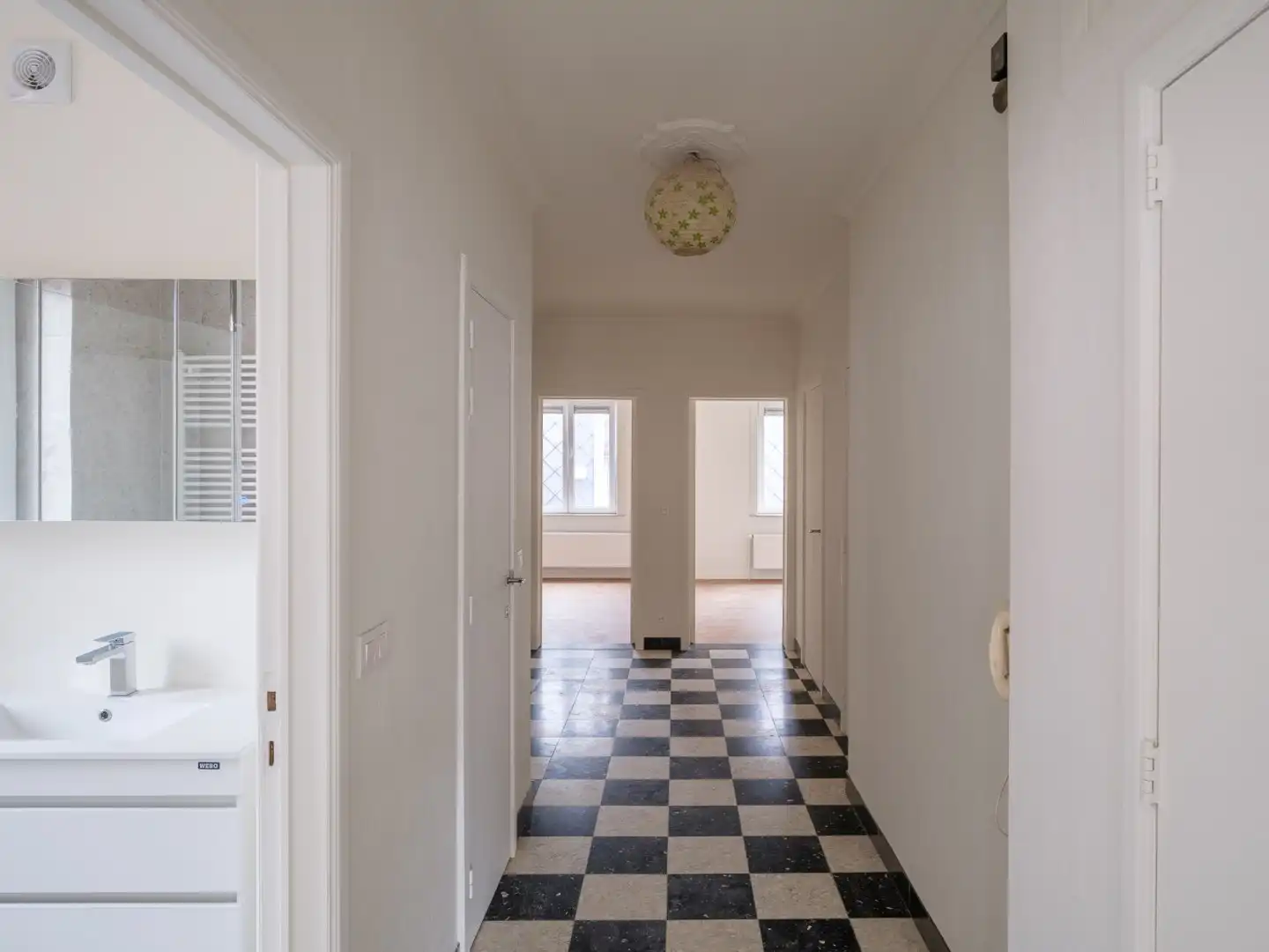 Stijlvol gerenoveerd, lichtrijk tweeslaapkamerappartement foto 5