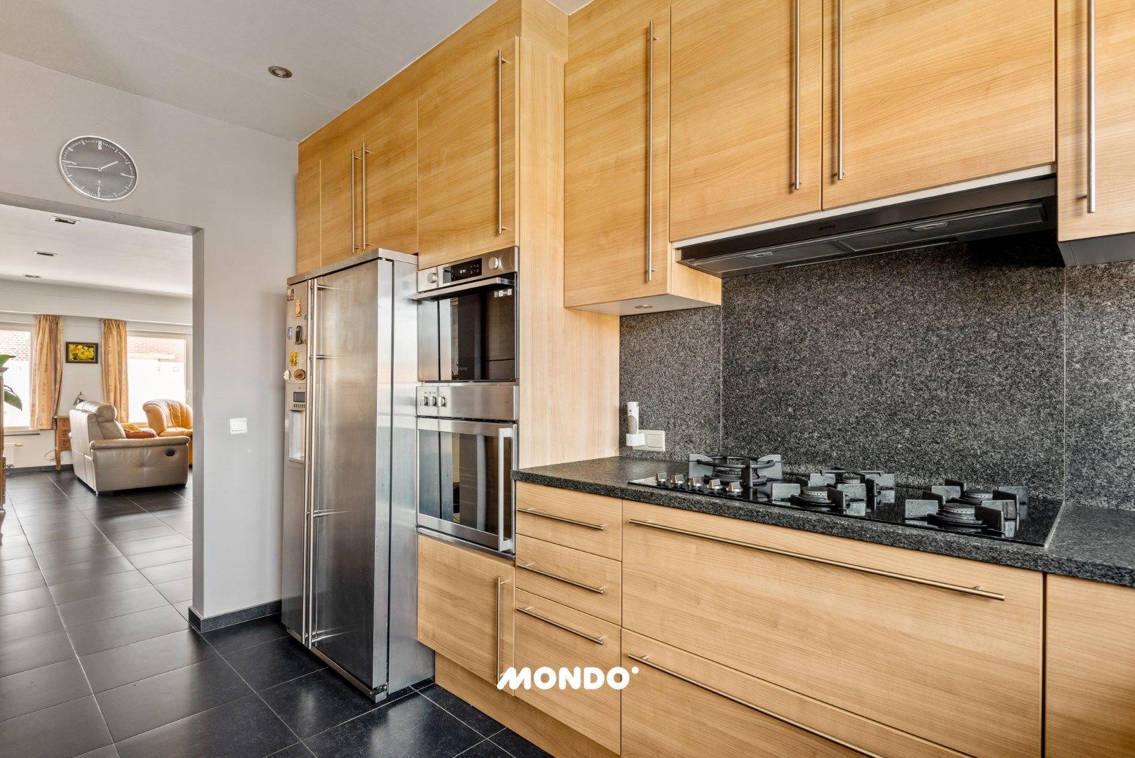 Ruim en lichtrijk appartement met 4 slaapkamers en 2 badkamers in Hemiksem foto 4