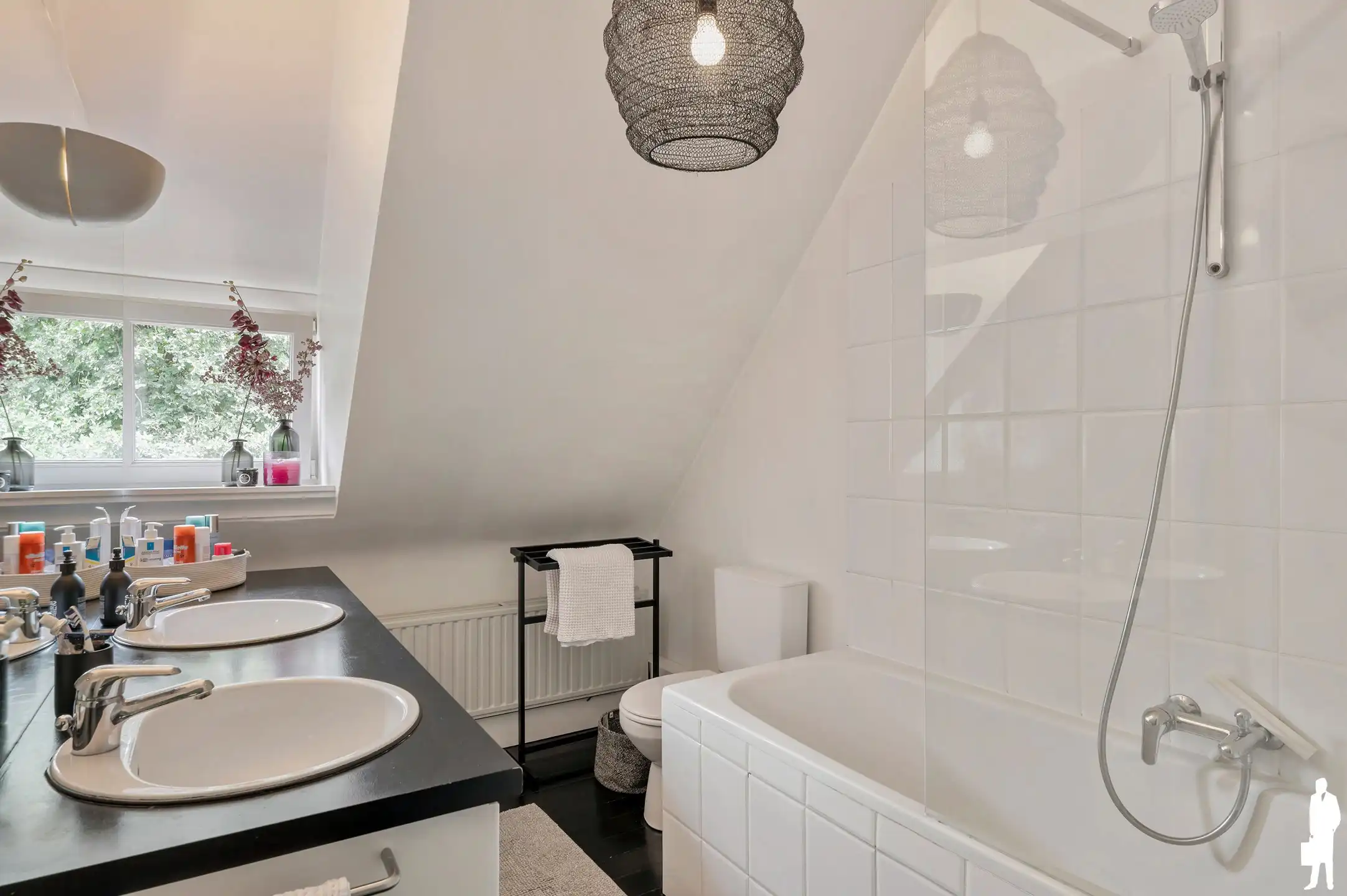 Charmante lichtrijke woning, met prachtige aangelegde tuin! foto 13