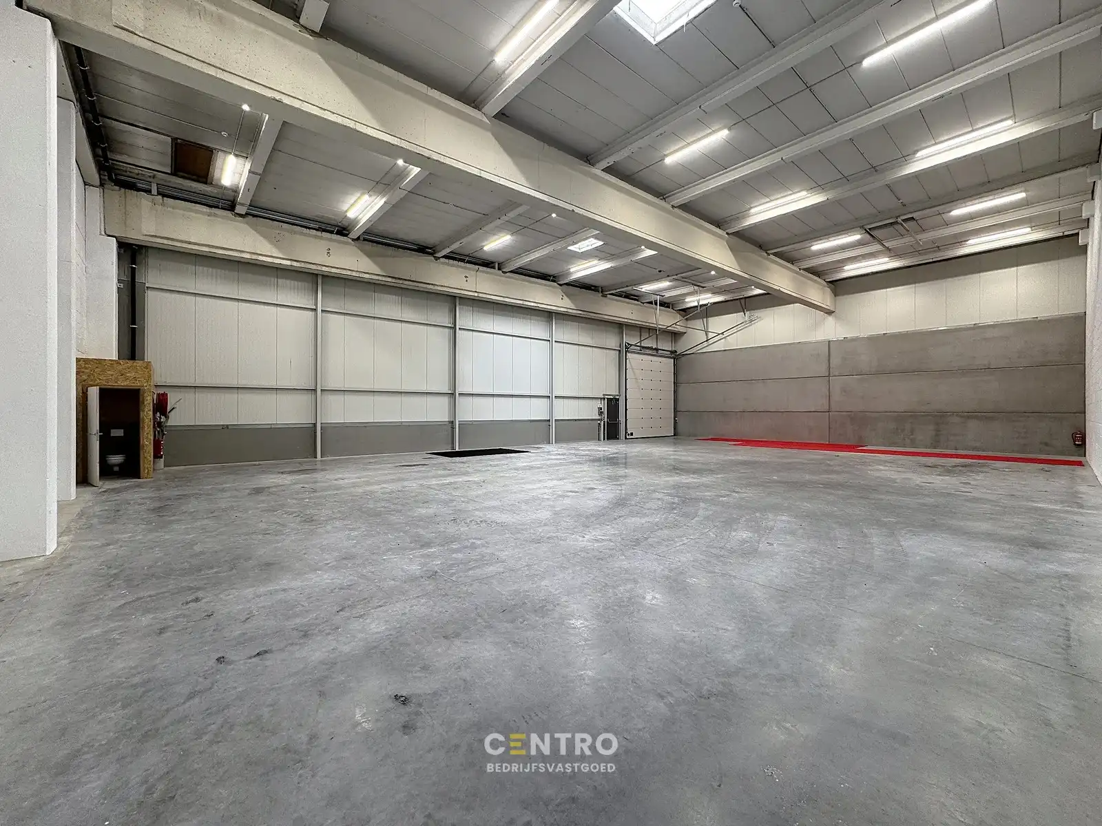 NB KMO-UNIT (410.82m²) te koop met 4 private parkeerplaatsen voor de deur, elektrische sectionaalpoort en sanitair blok op industriezone "Herdersbrug" te 8000 Brugge foto 3