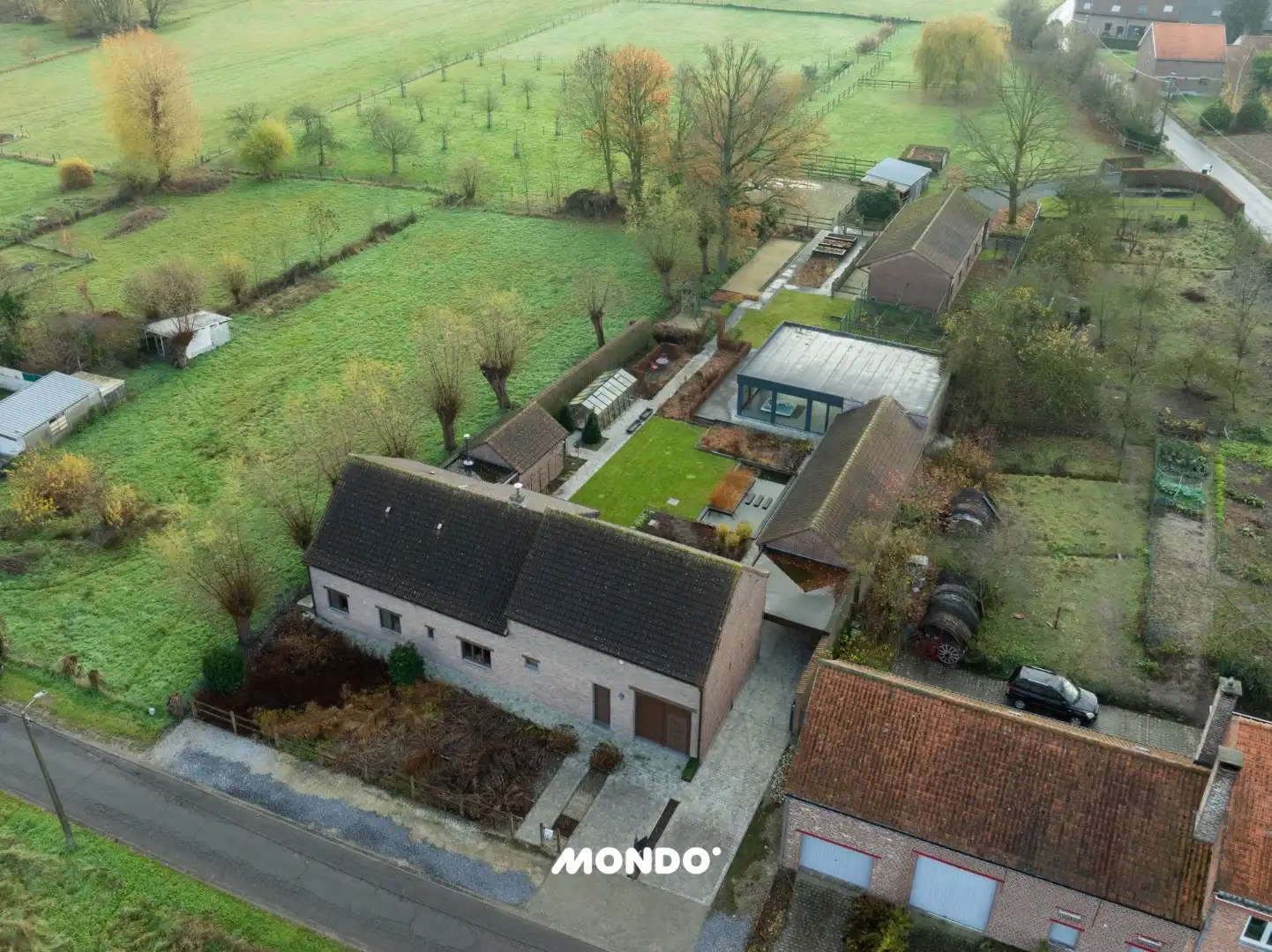 Unieke hoeve  (1.56ha) met paardenfaciliteiten & overdekt zwembad. foto 3