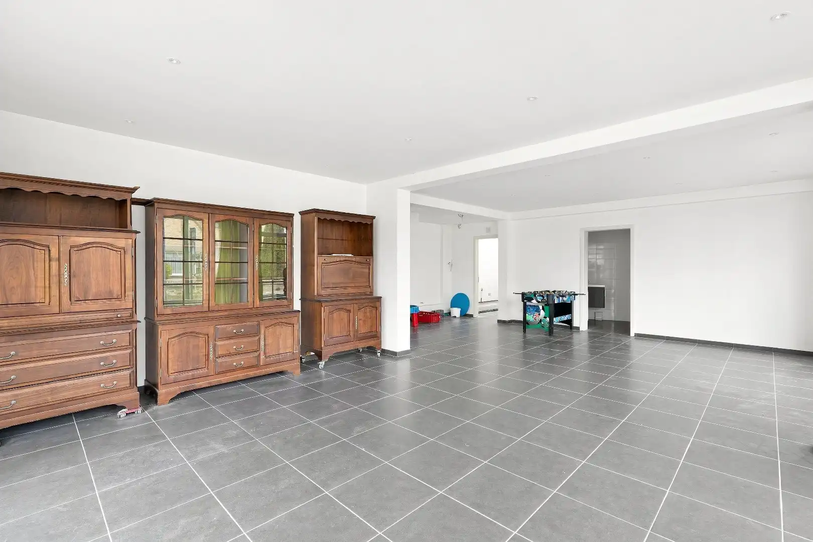 Ruime hoekwoning met 3 woonunits in het centrum van De Panne.  foto 2