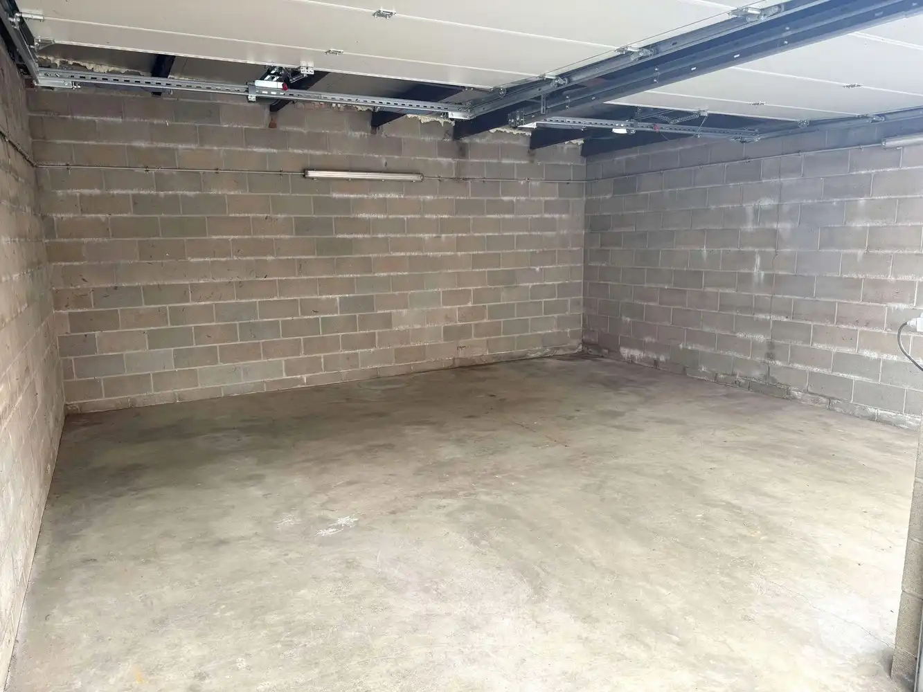 Uitzonderlijk ruim appartement met 4 slaapkamers, bureau en dubbele garage foto 23