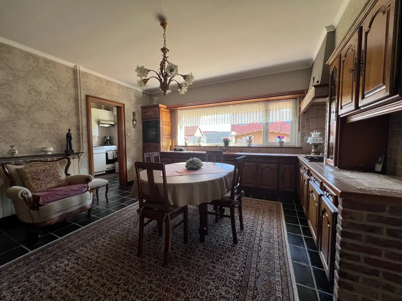Karaktervolle woning met 3 slaapkamers, garage en zonnige tuin. foto 7