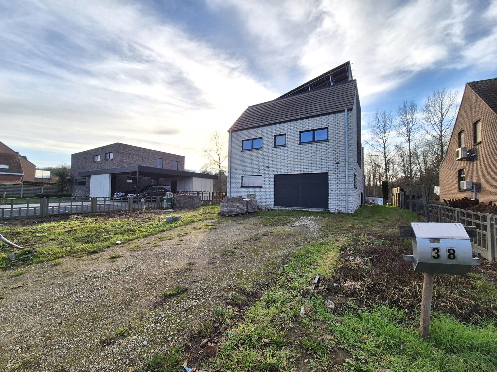 Recent, groot, praktisch + zuidgericht met prachtig uitzicht foto 3