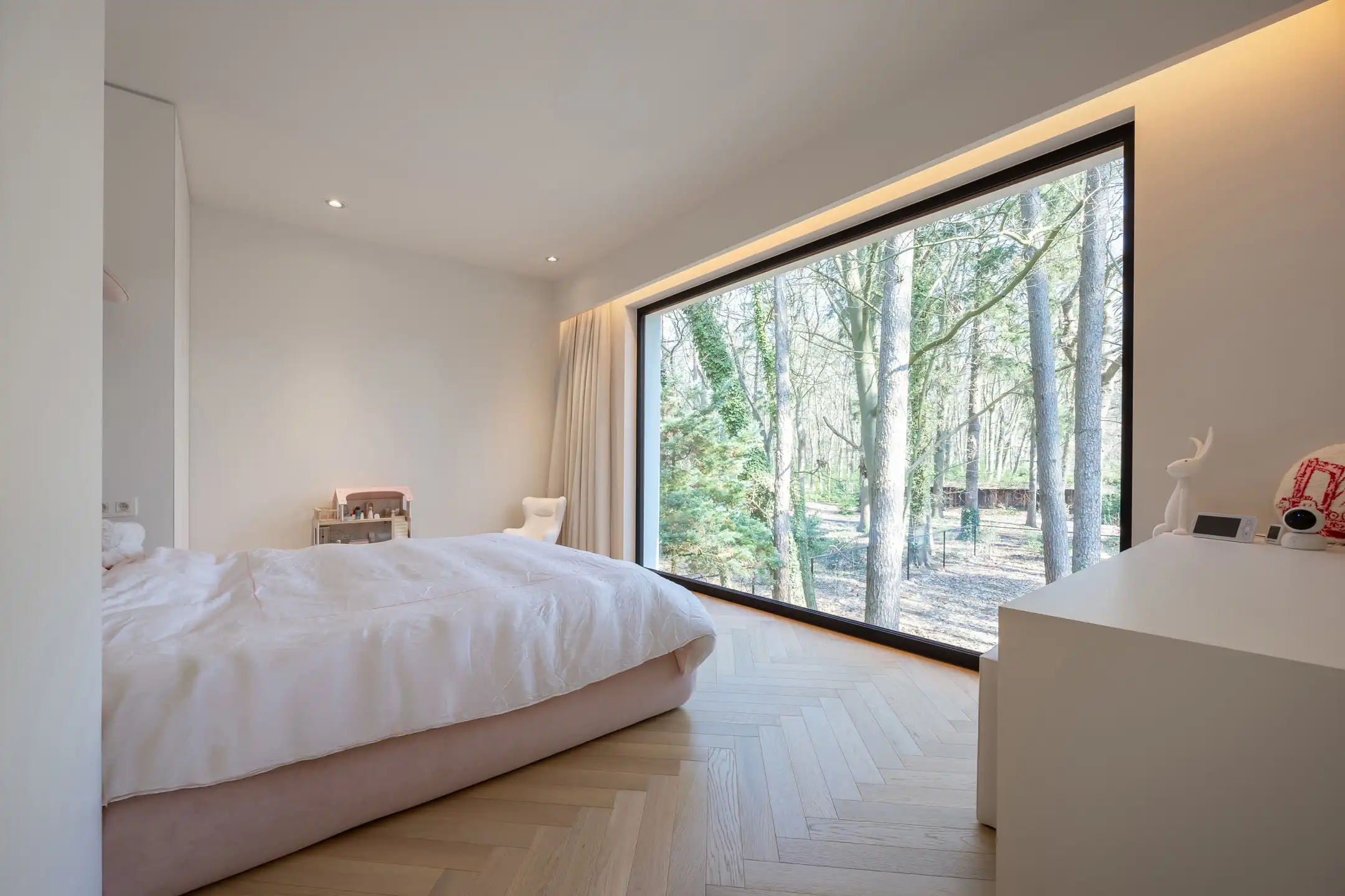 Exclusieve moderne villa met panoramisch zicht op groen foto 37