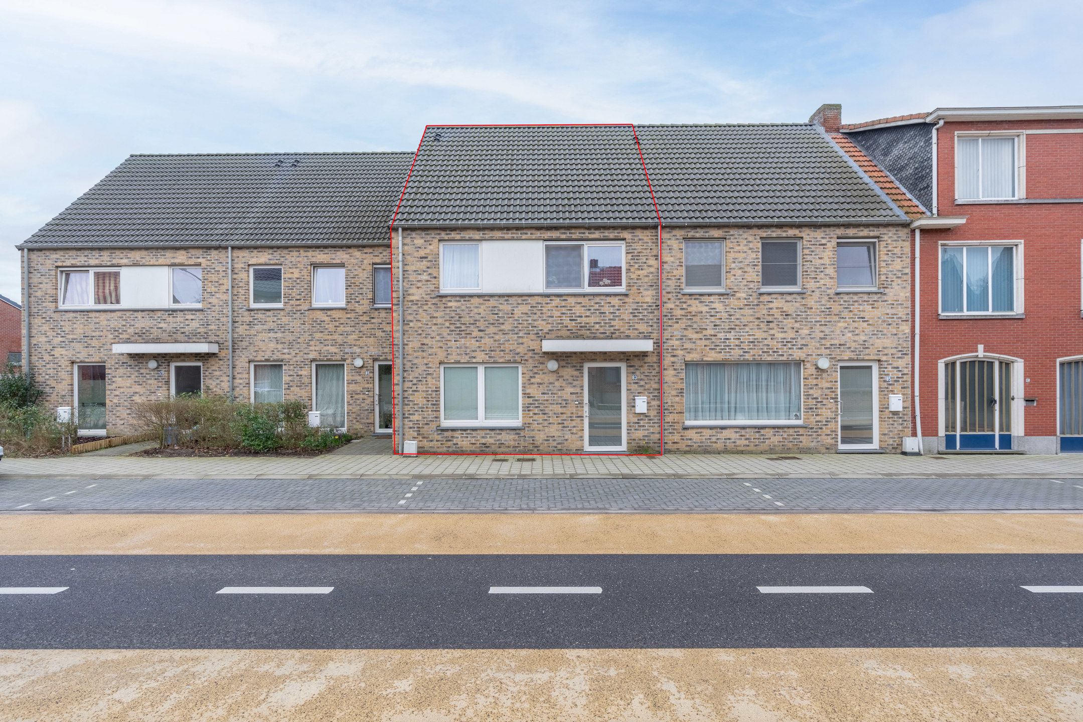 Recente (verhuurde) opbrengsteigendom nabij centrum Beerse foto {{pictureIndex}}