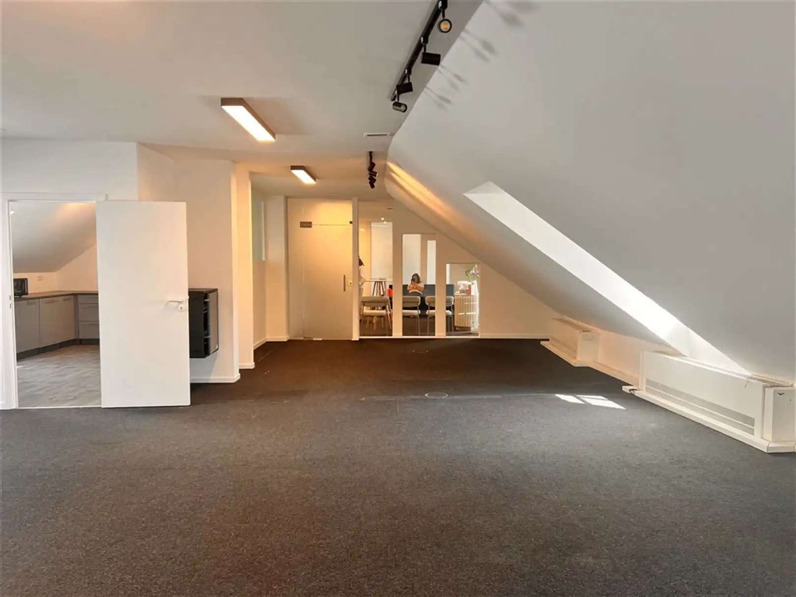 BARRICADES 1: kantoren te huur vanaf 150m² foto 6