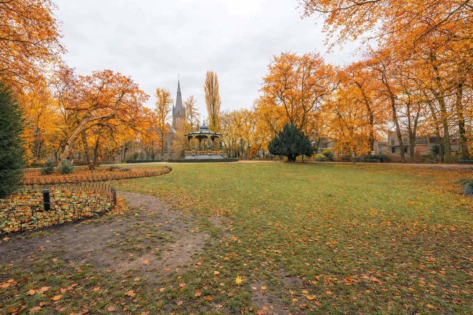 Subliem gelijkvloers appartement aan het Koningin Astridpark in hartje Brugge foto 12