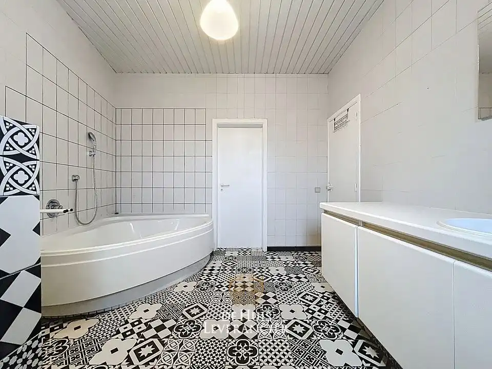 Stijlvol gerenoveerd energiezuinig duplex-appartement (3 slaapkamers – 137 m²) met tuin foto 25