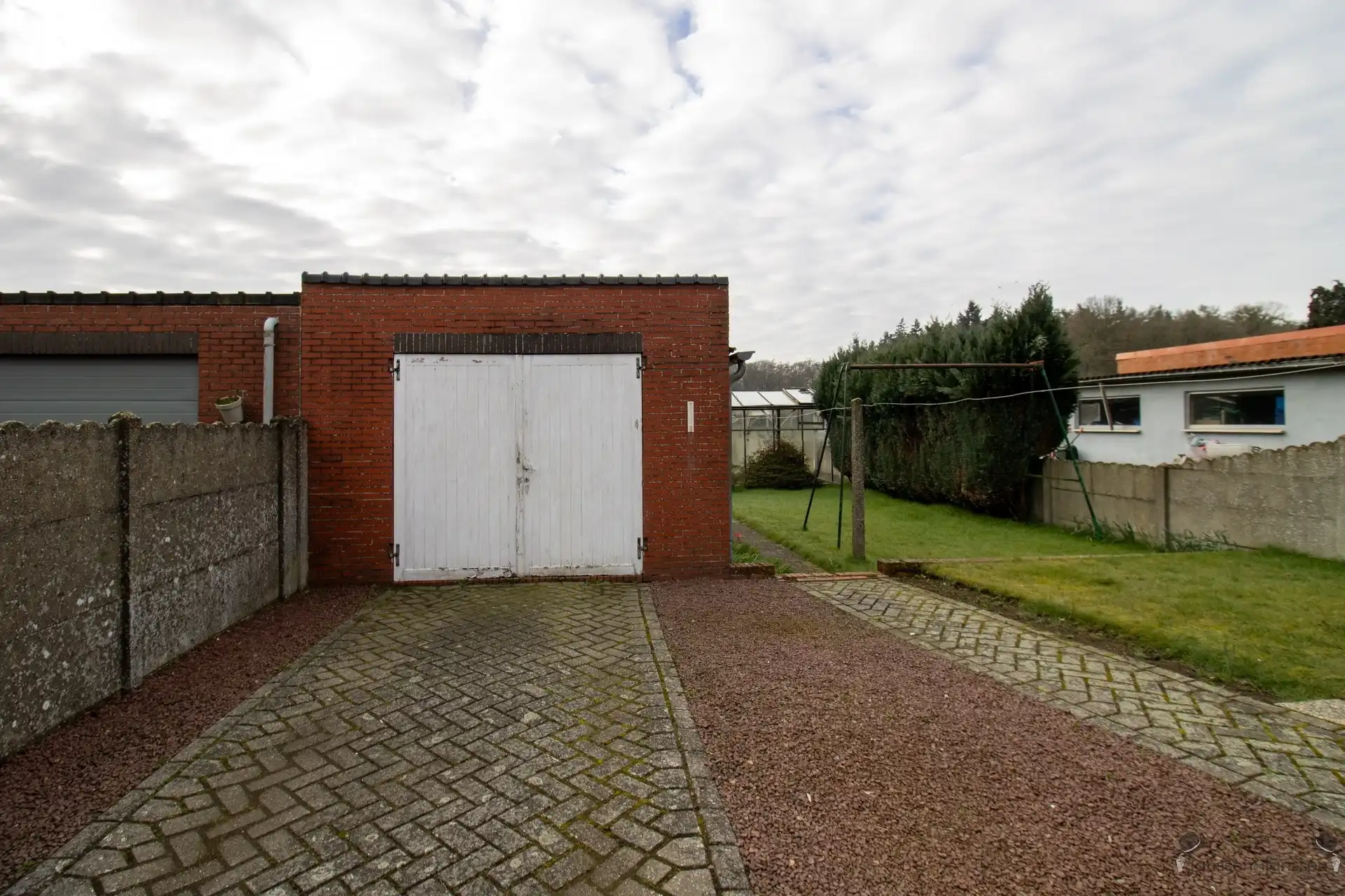 Te renoveren woning met 3 slaapkamers op 643 m² foto 3