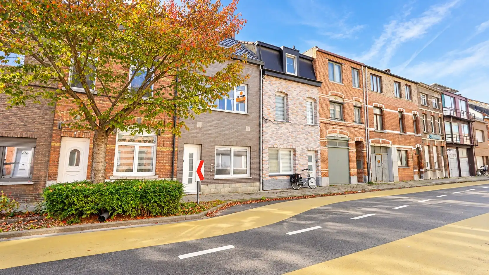 Gerenoveerde woning met terras in Sint-Niklaas foto 16