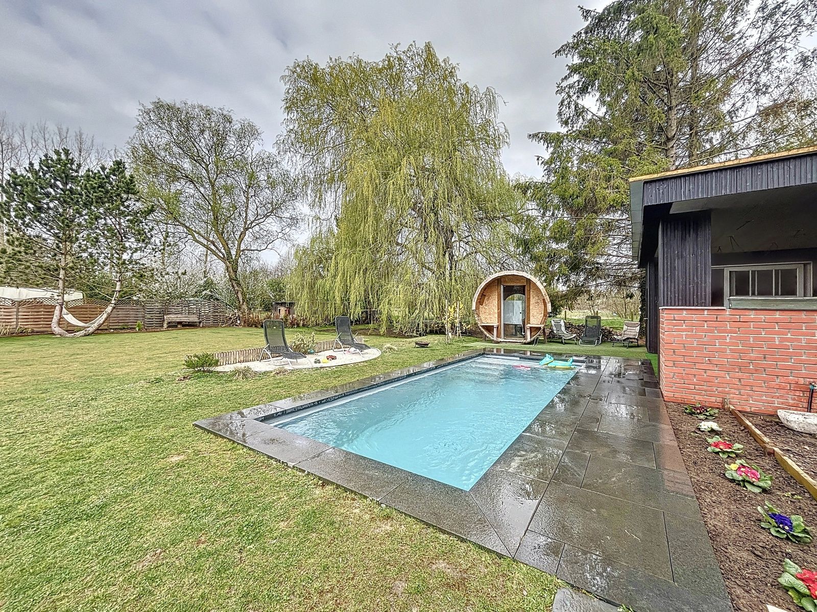 Instapklare woning met 5 slpks - tuin mét zwembad en sauna foto 20