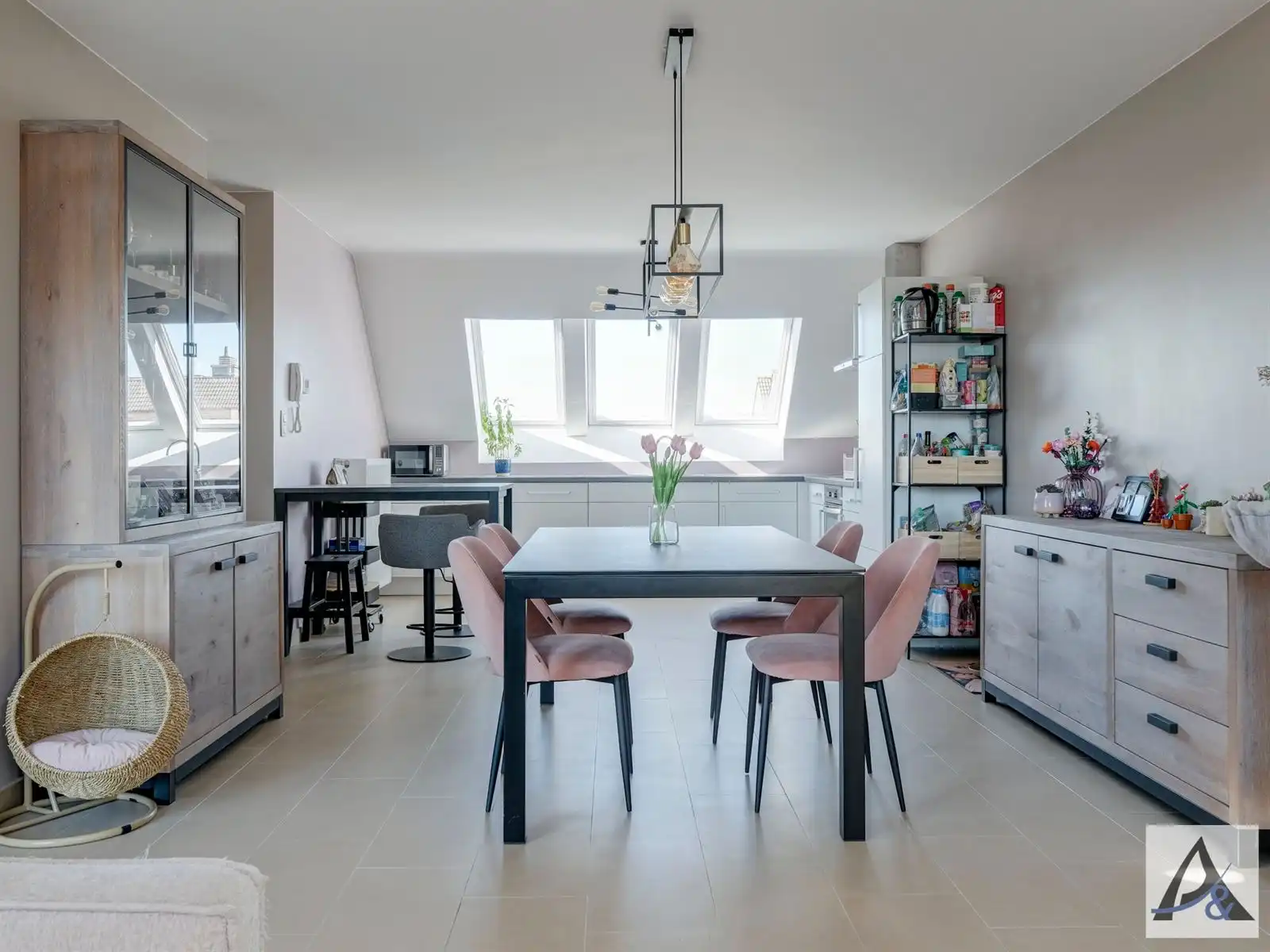 Ruim duplex appartement met terras en 3 slaapkamers in Diepenbeek. foto 5