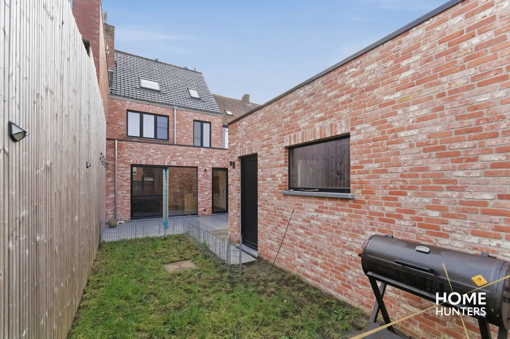 Instapklare gezinswoning met 4 slaapkamers, garage en uitweg te Sint-Kruis! foto 18