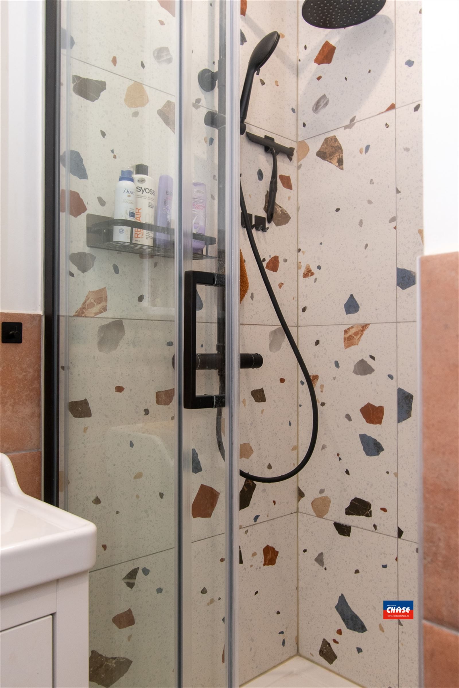 Instapklaar 2-slaapkamer appartement met terras foto 6