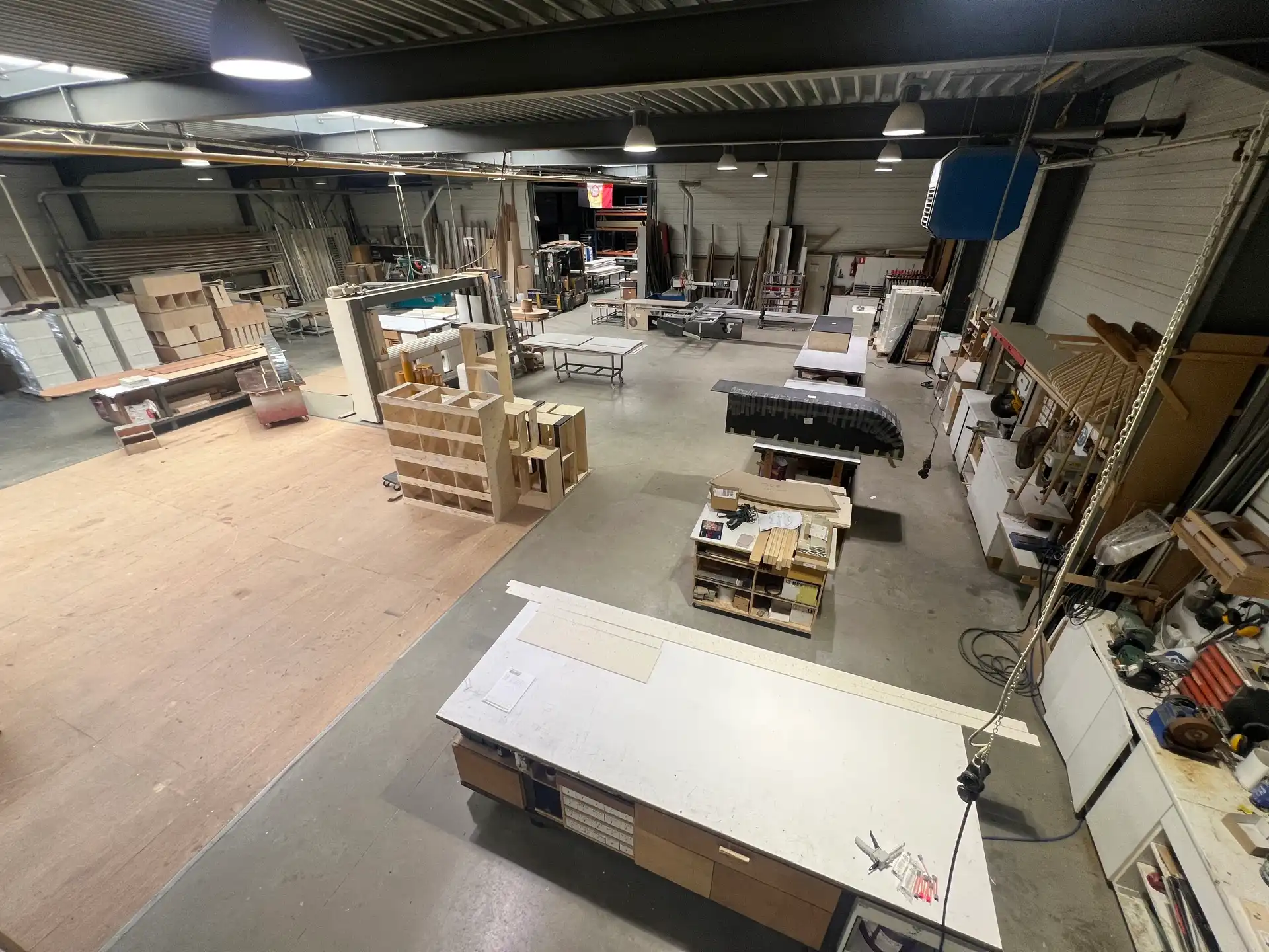 SEMI-INDUSTRIEEL GEBOUW MET APPARTEMENT foto 4