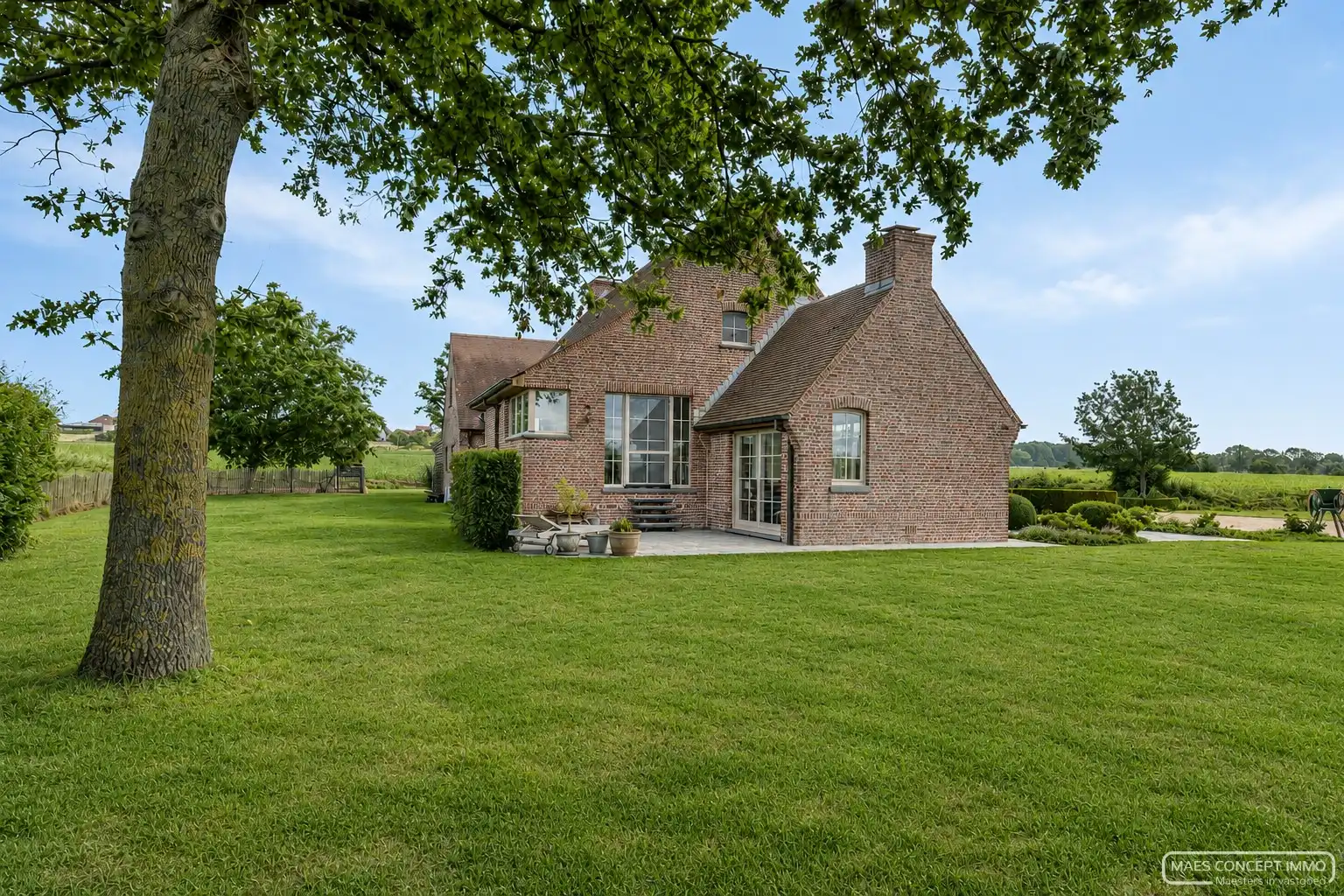 Uitzonderlijk gelegen villa met polyvalent bijgebouw op 3500 m², omringd door groen en landerijen foto 22