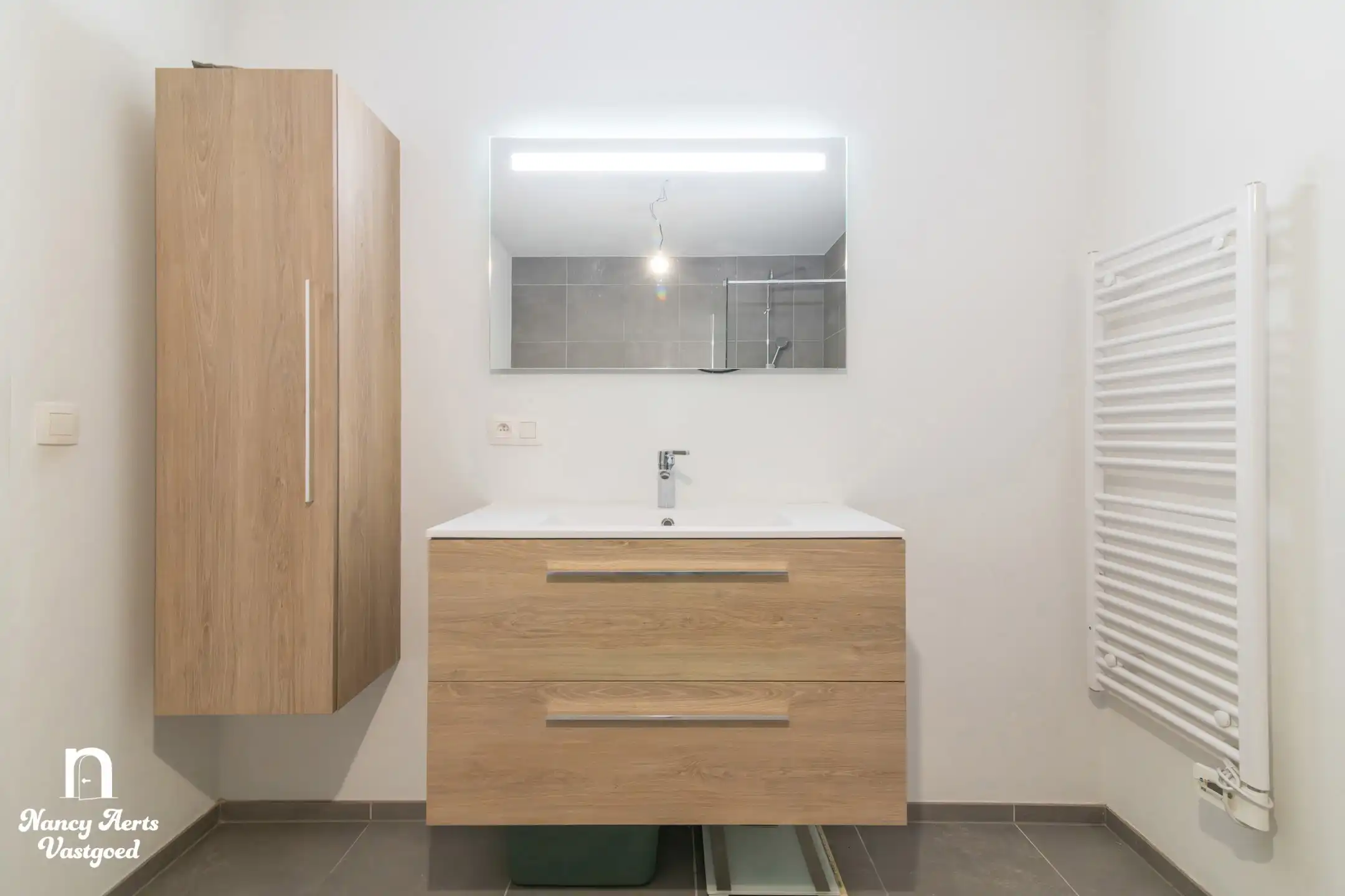 Instapklaar, modern appartement (2023) met gezellig terras foto 15
