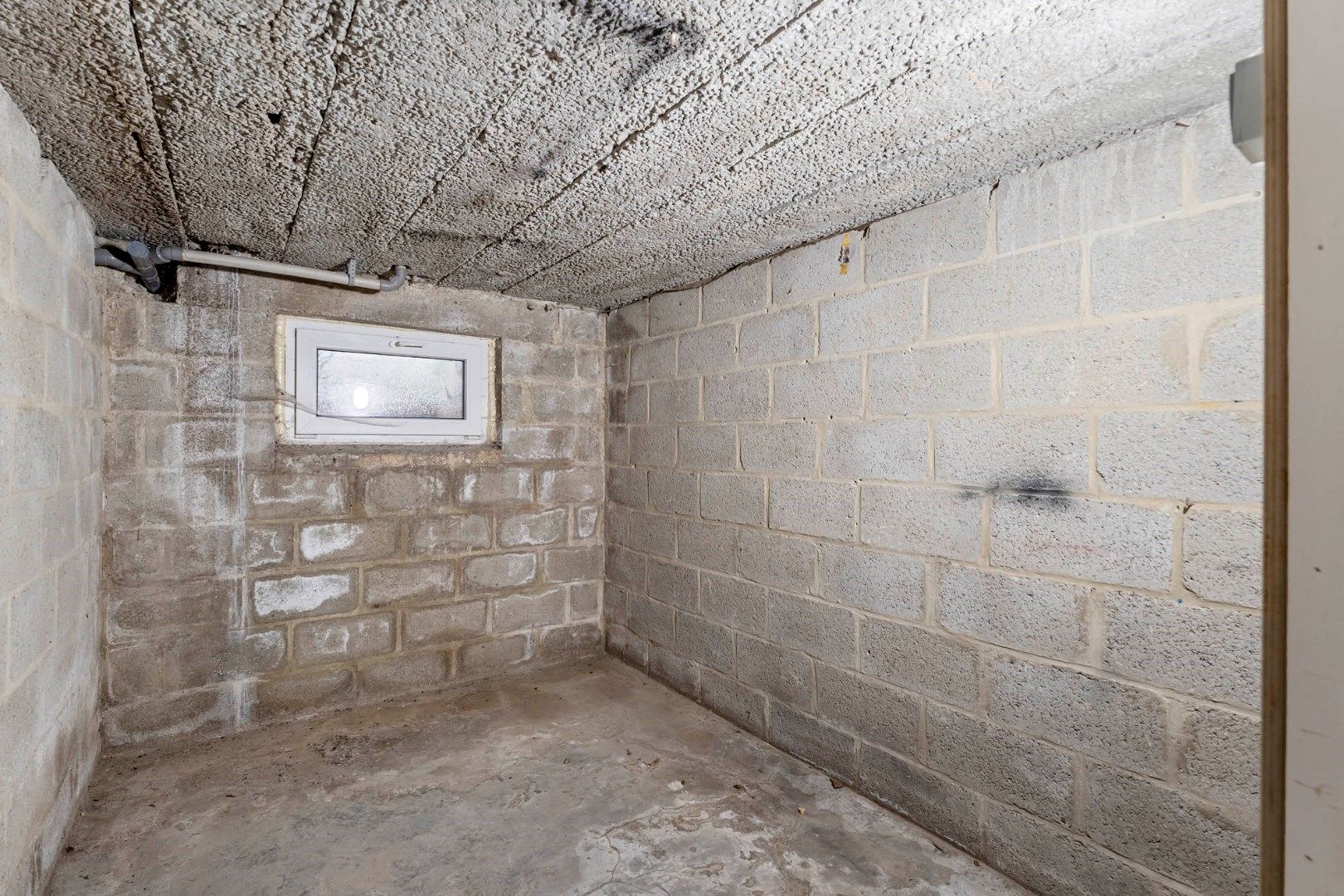 Knap afgewerkt 2-slaapkamer appartement met standplaats vlakbij het centrum foto 30