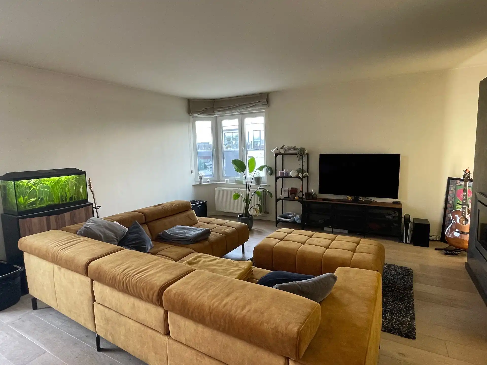 Gunstig gelegen en uitzonderlijk ruim gezellig appartement. foto 3