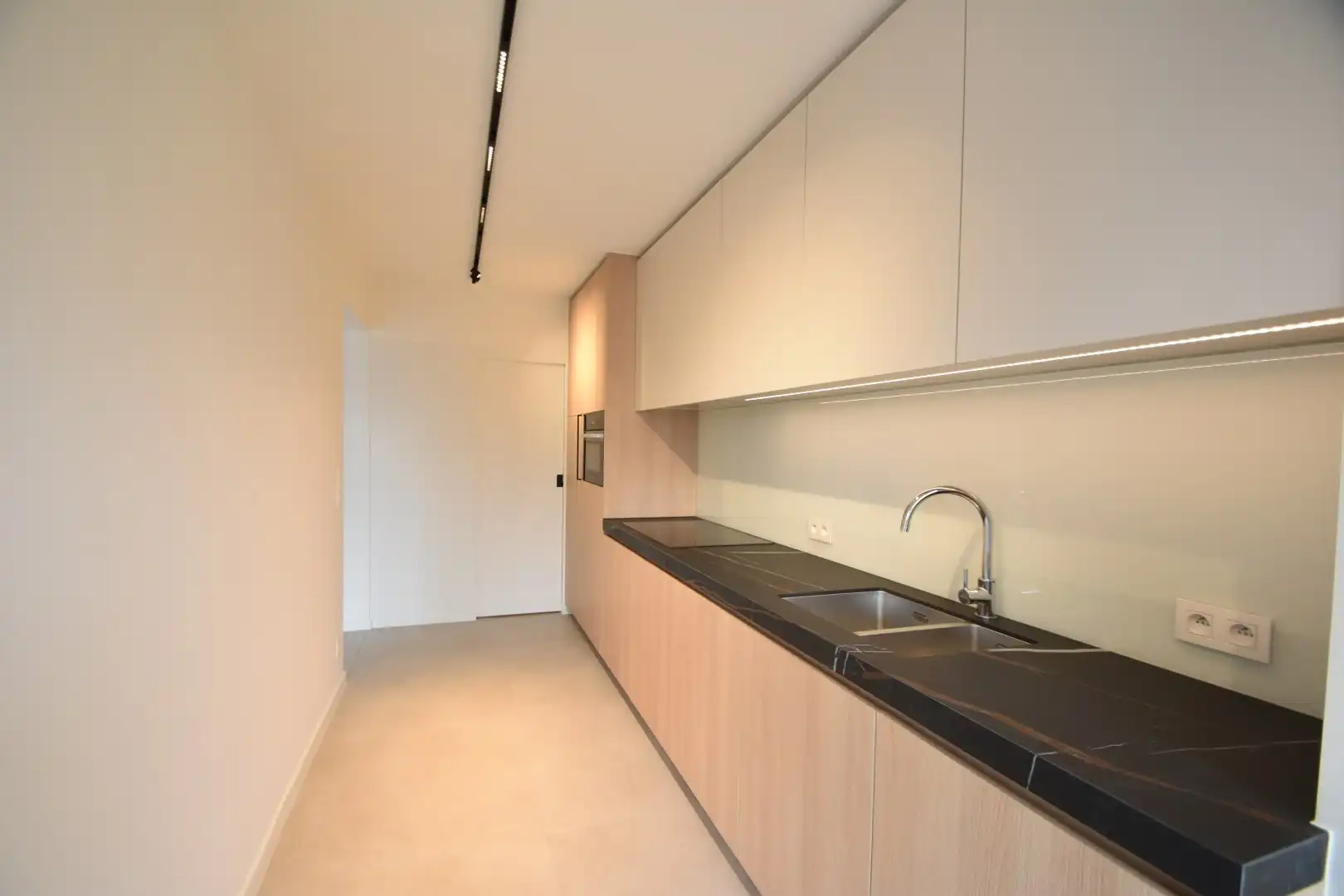 Totaal gerenoveerd appartement in centrum Tongeren foto 6