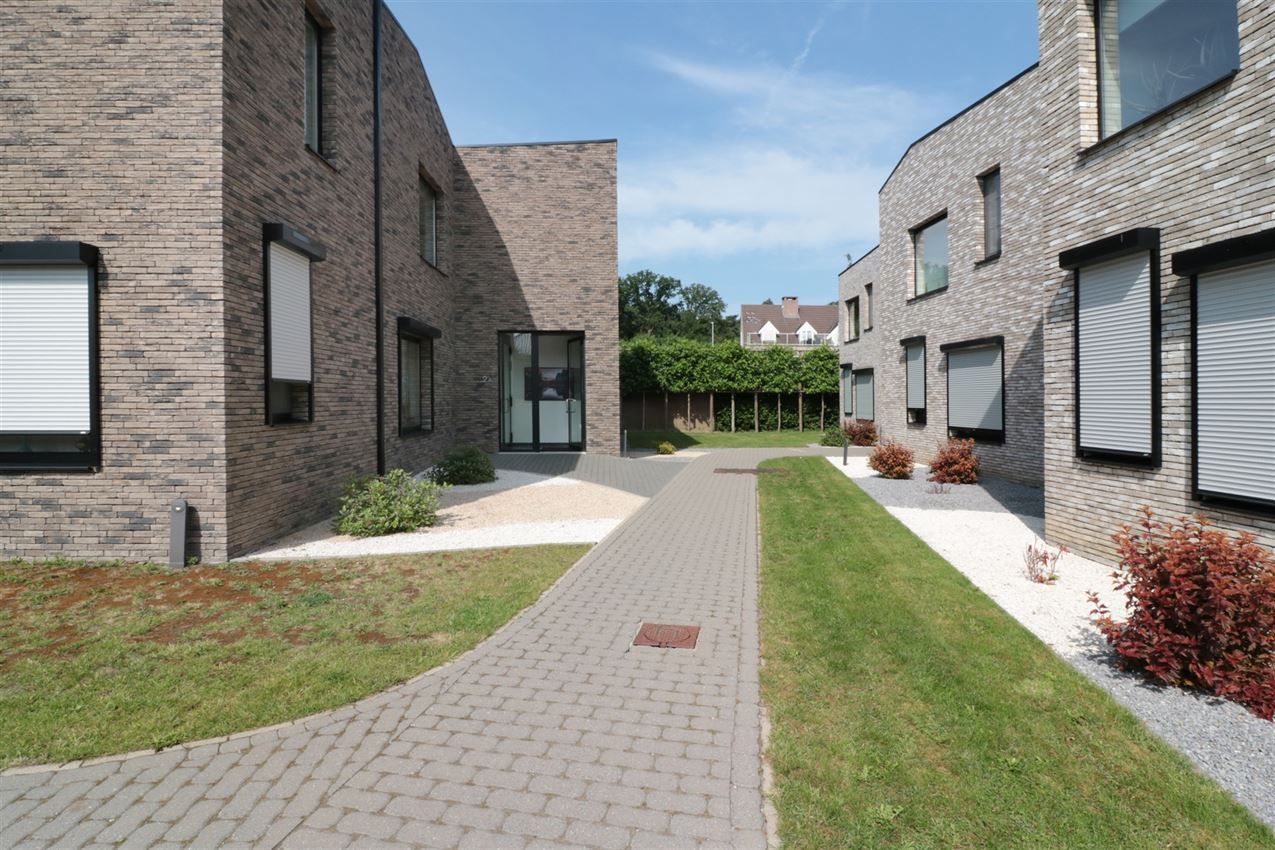 3 appartementen en 4 autostaanplaatsen foto 9