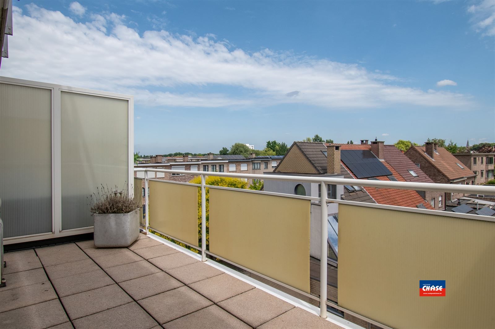 Verzorgd appartement met 3 slaapkamers, terras en ondergrondse autostaanplaats foto 7