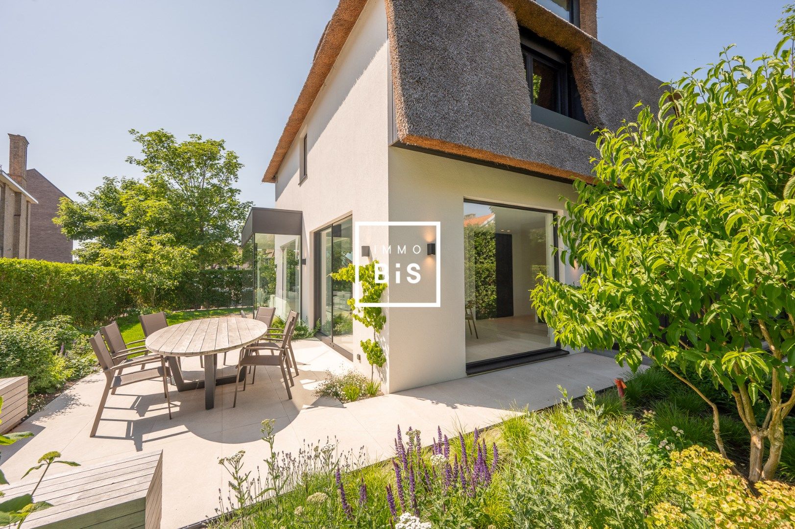 Exclusieve nieuwbouwvilla rustig gelegen op enkele passen van het Zegemeer foto {{pictureIndex}}