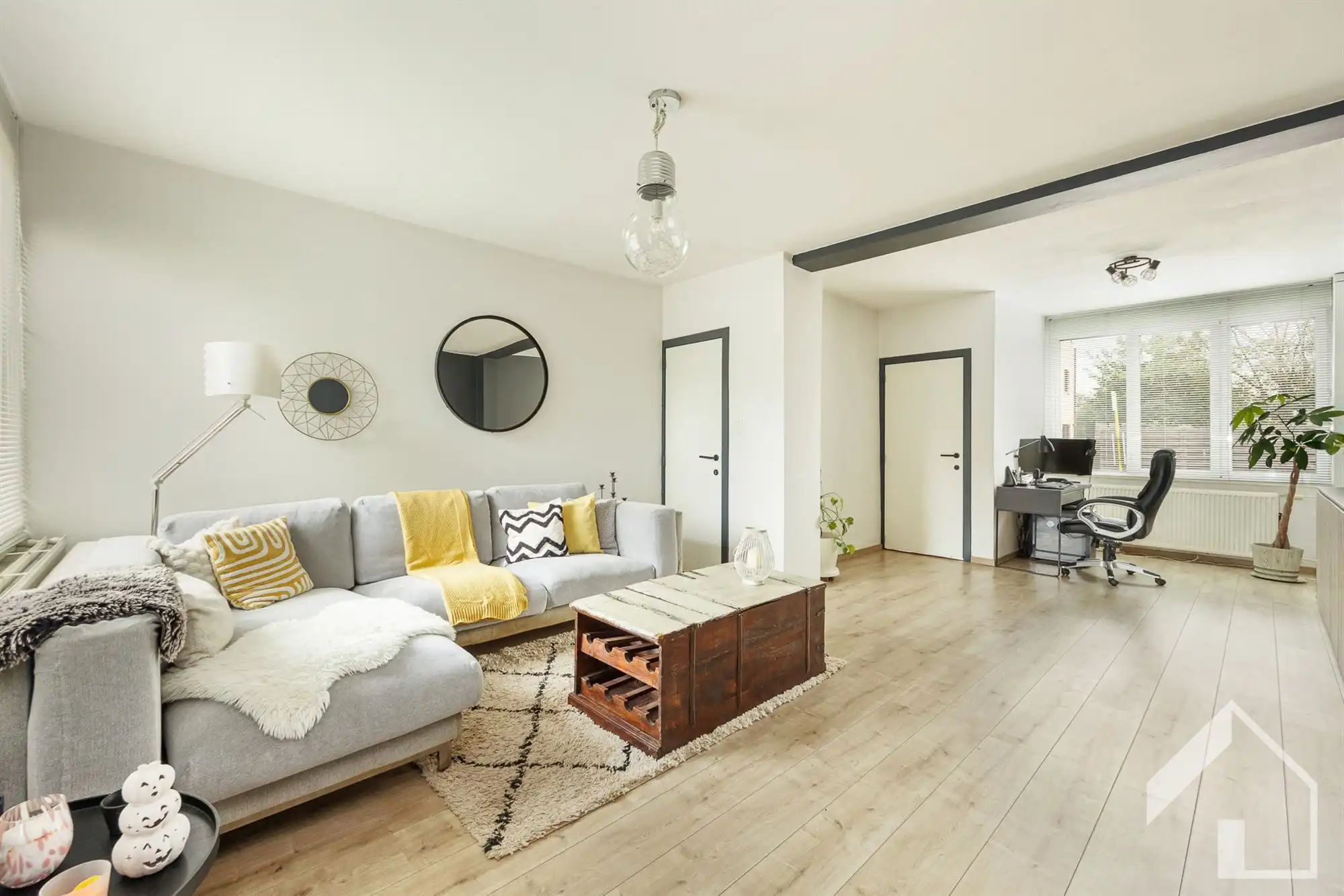 Instapklare rijwoning met gezellige tuin! foto {{pictureIndex}}