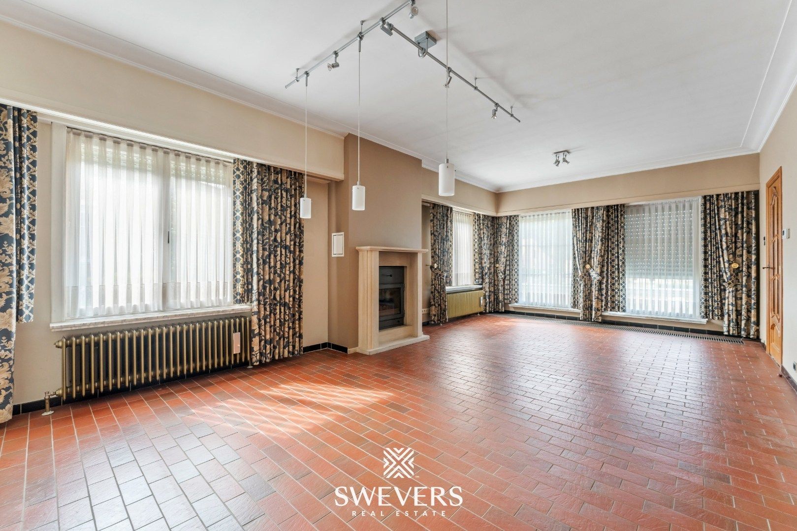 Ruime gezinswoning met 5 SLPK en veel potentieel in groene omgeving foto 2