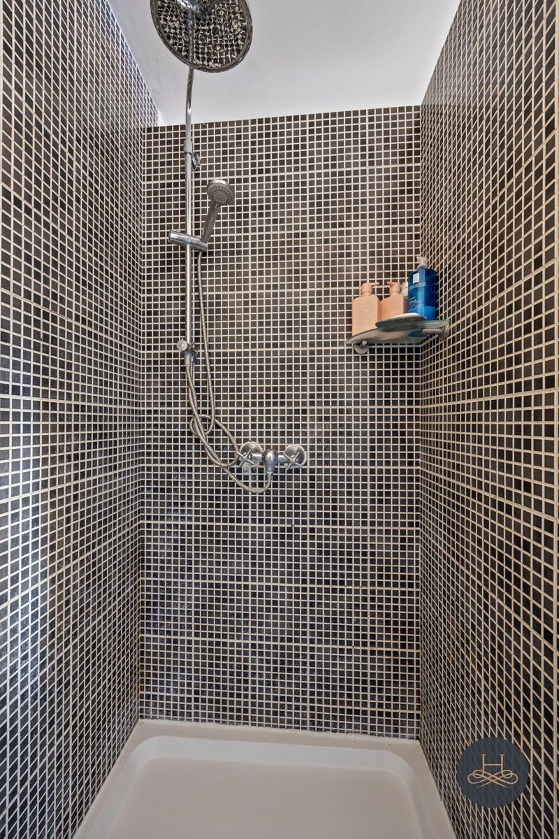 Ruime gezinswoning met zwembad in groene, rustige omgeving foto 32