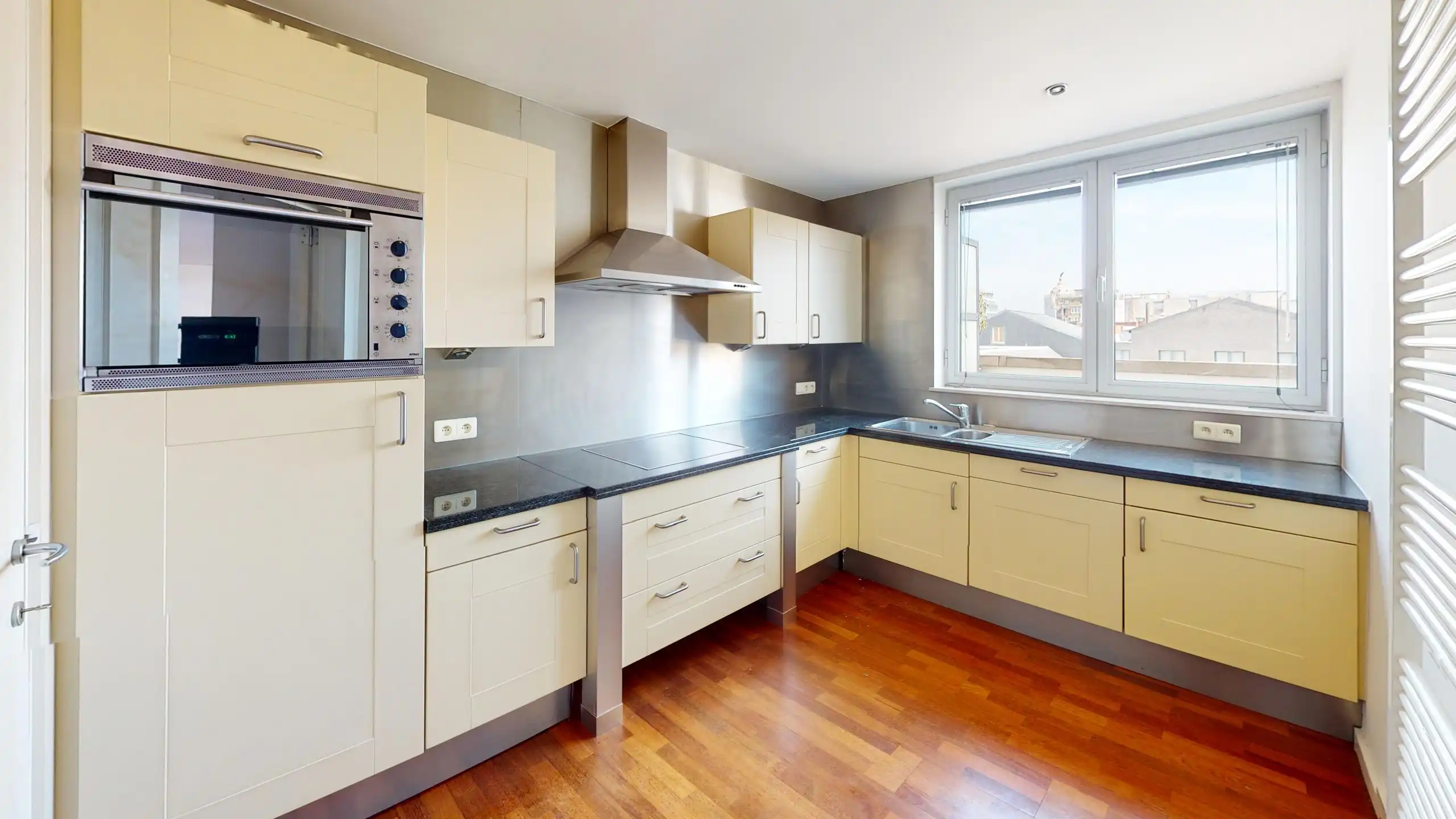 Duplex tweeslaapkamer appartement met groot terras.  foto 6