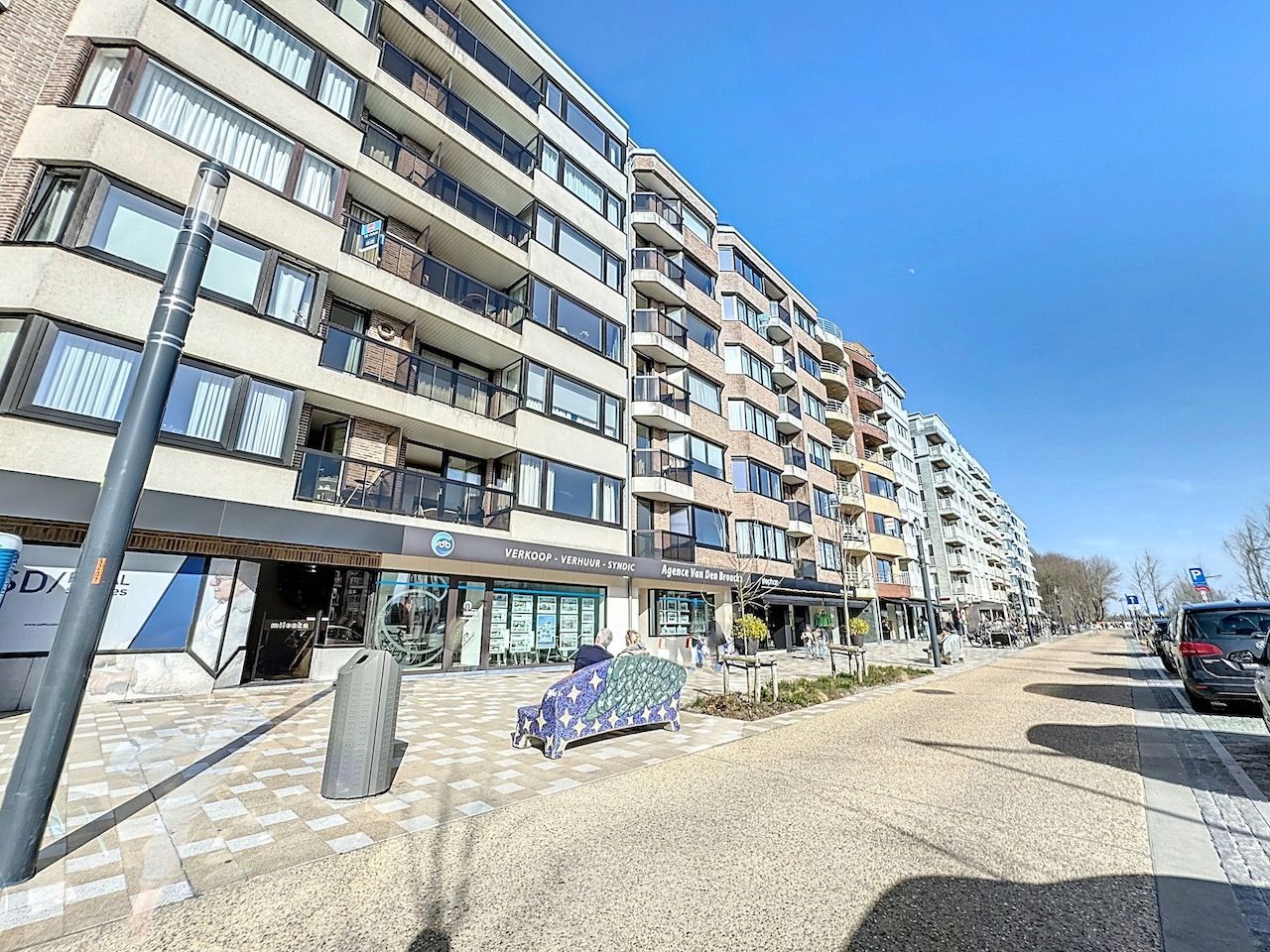 Lichtrijk appartement met twee slaapkamers gelegen op de Graaf d'Ursellaan foto 23