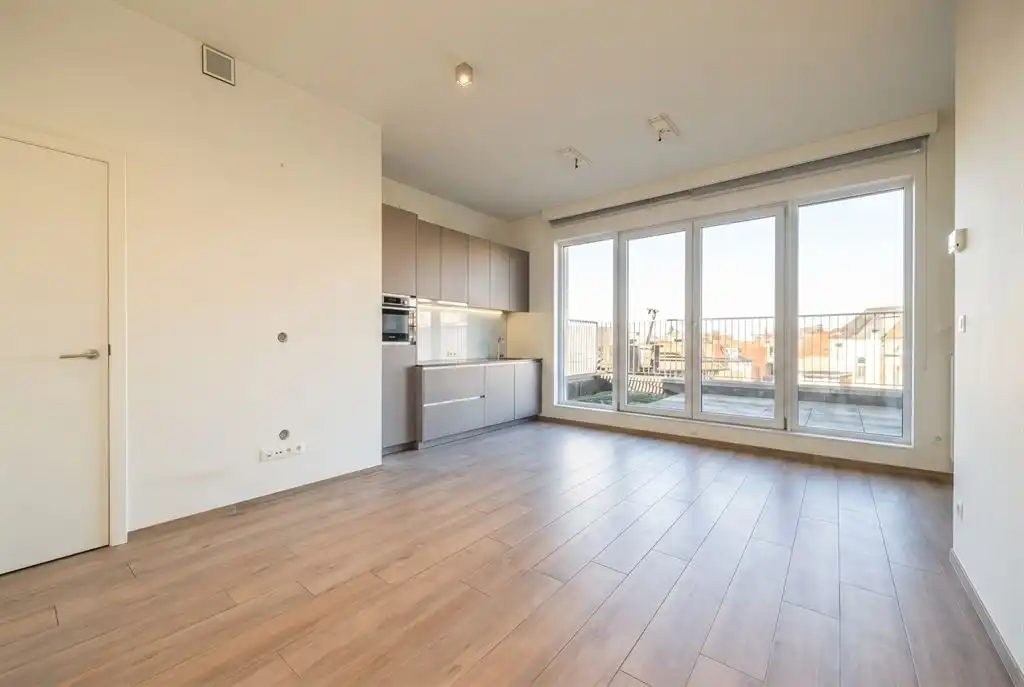 Recent appartement met groot zonneterras pal aan Park Spoor Noord foto {{pictureIndex}}