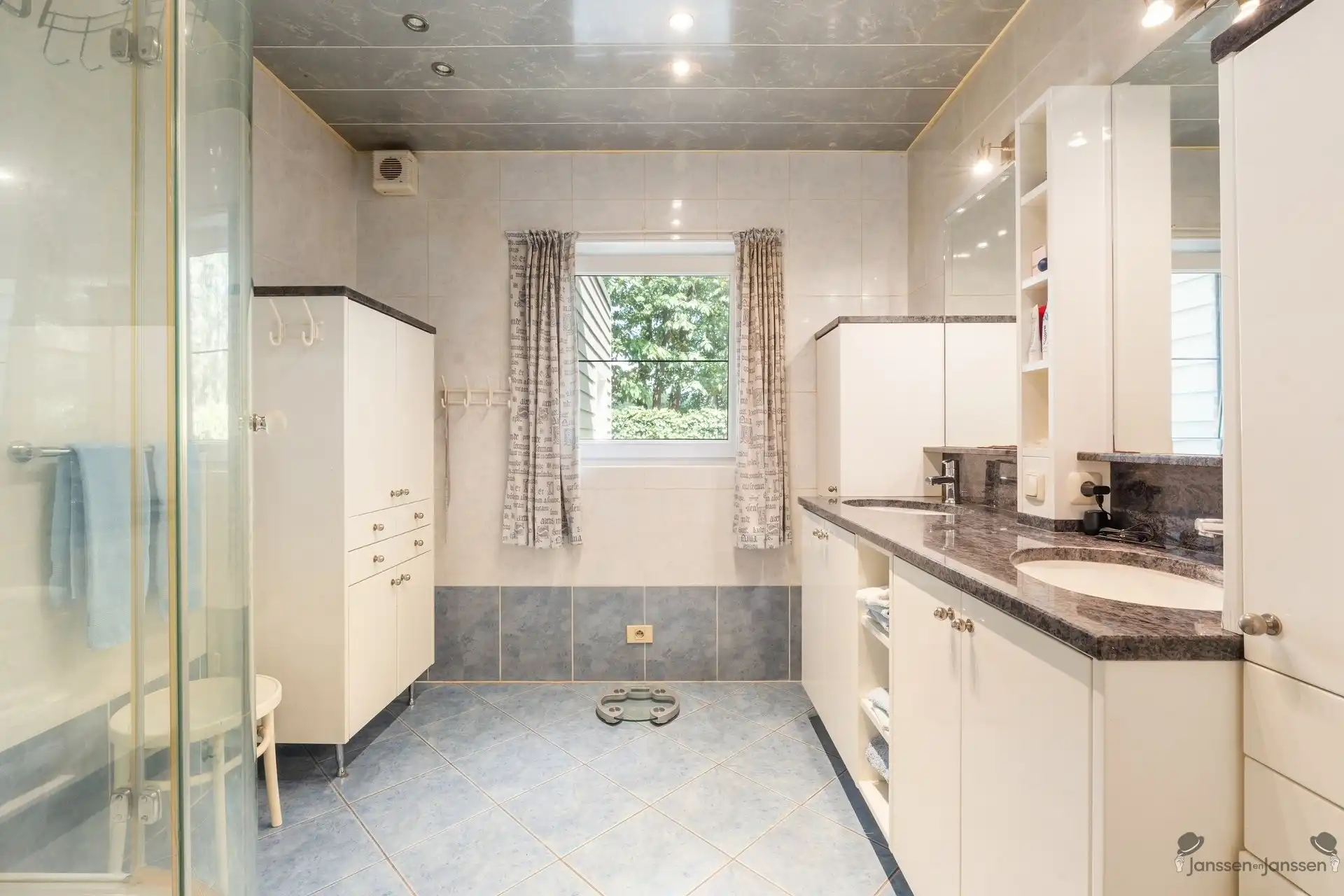 Architecturale woning met 4 slaapkamers op een royaal perceel van 2.012 m² foto 9
