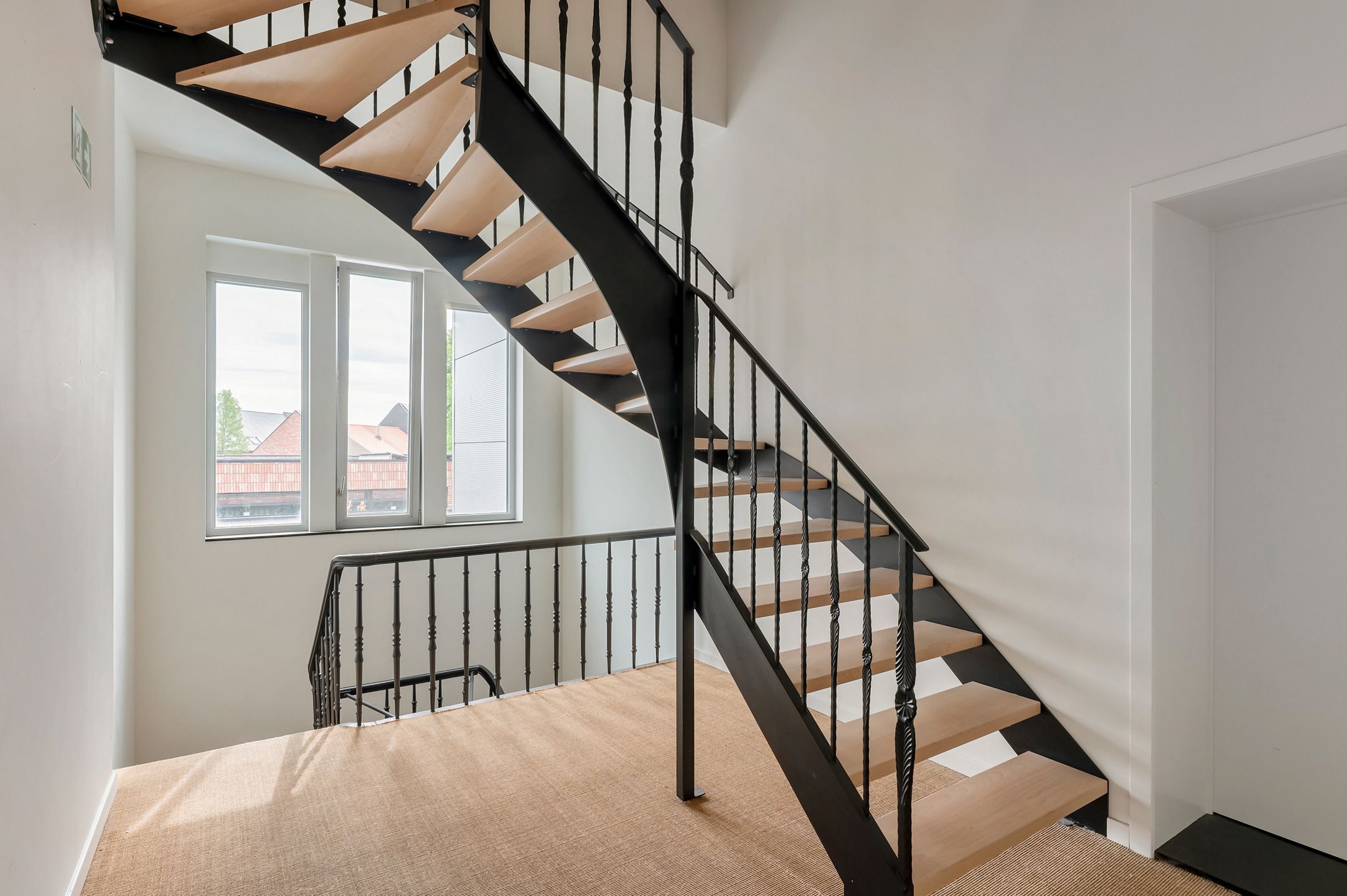 Nieuwbouw gerenoveerd twee-kamer appartement van 69 m² foto 3