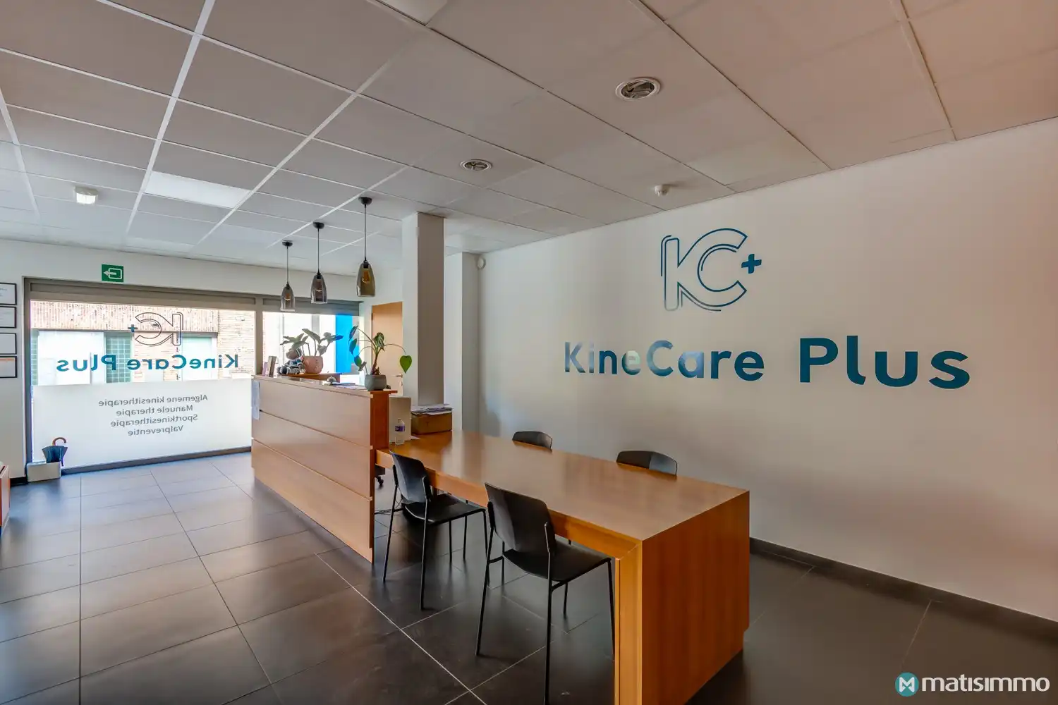 PRAKTIJKRUIMTE MET 10 PARKEERPLAATSEN TE HUUR IN HET CENTRUM VAN HOESELT foto 7