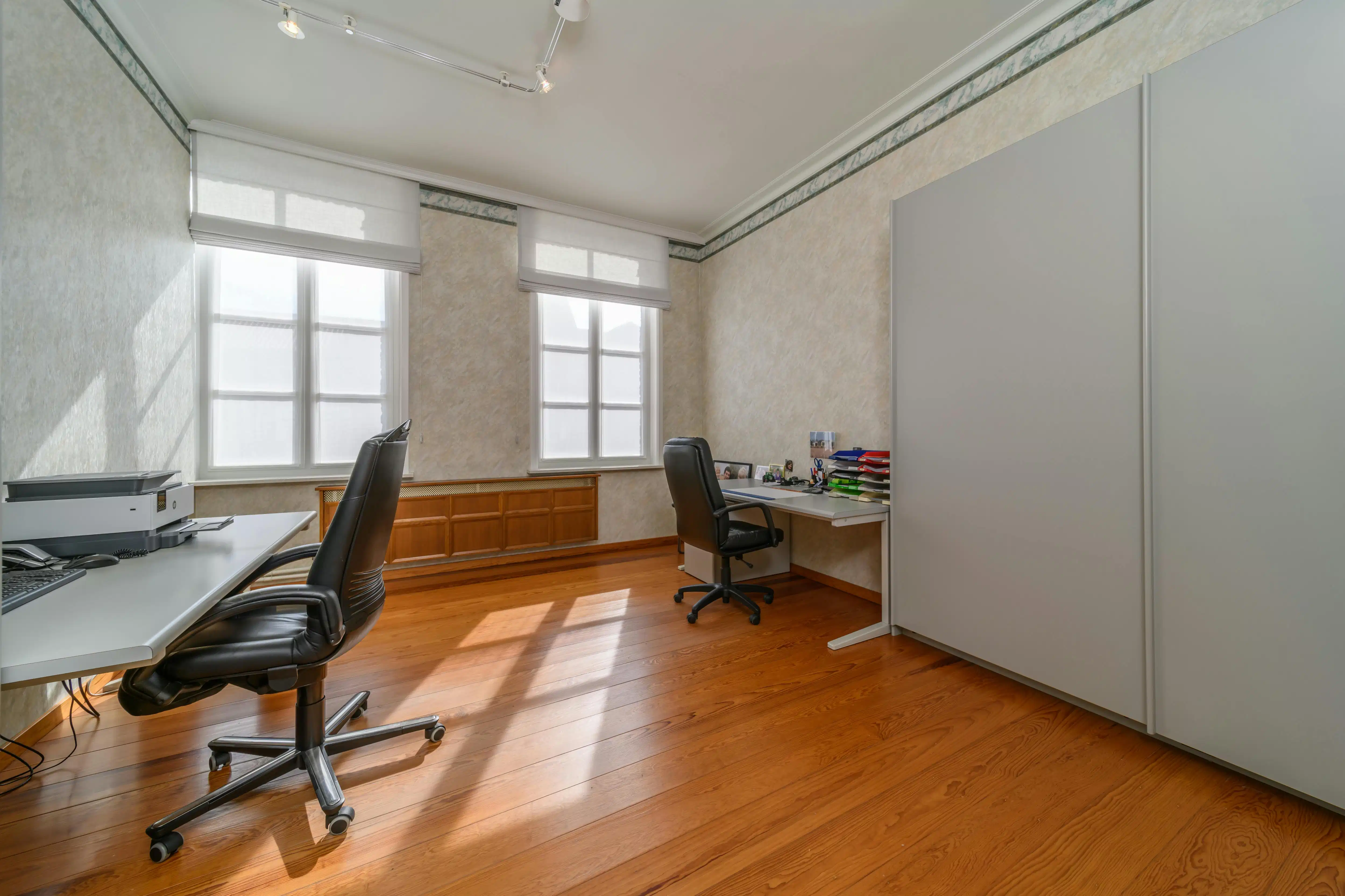 Herenhuis met ruime garage te koop in Izenberge. foto 14