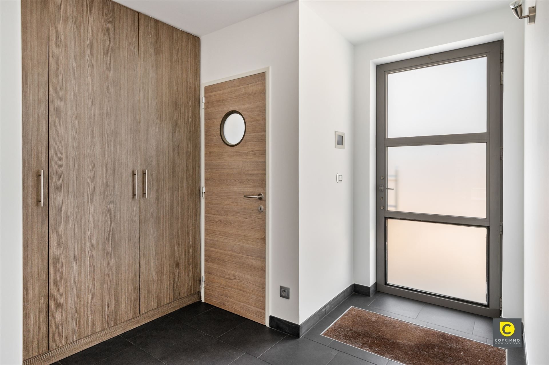 Recente instapklare woning op woonerf foto 2