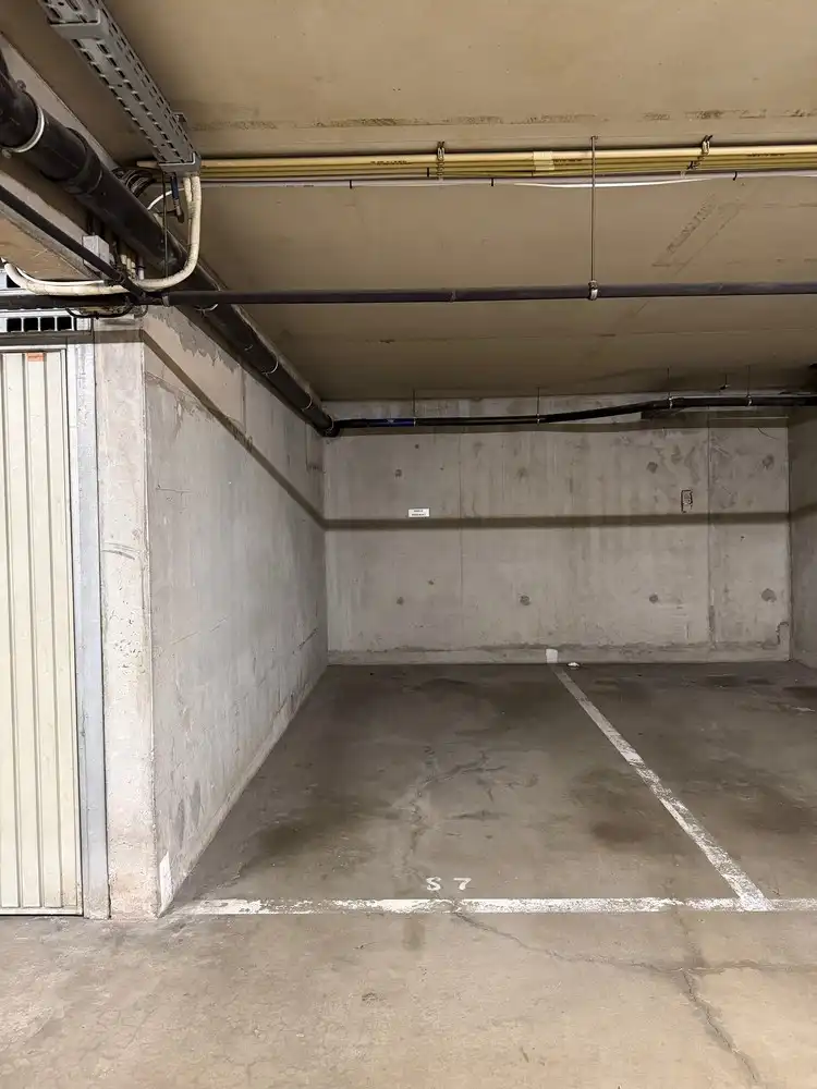 Overdekte parkeerplaats foto 4