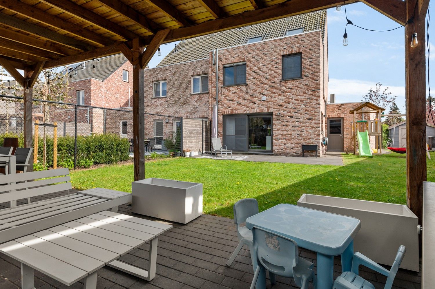 Prachtige HOB met 3 à 4 slaapkamers en ruime tuin dichtbij het centrum van Kapellen foto {{pictureIndex}}