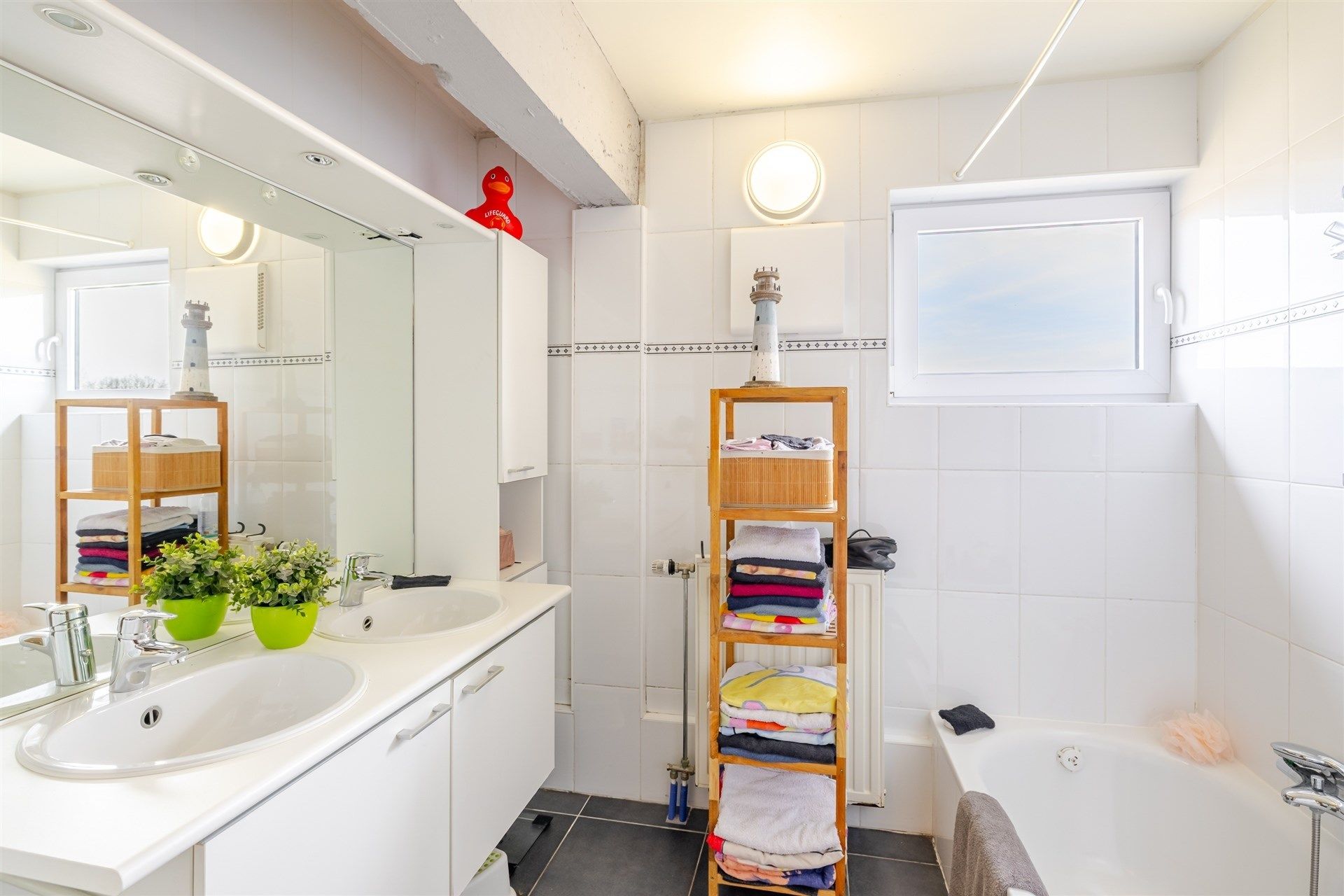 Ruim 2 slp app met terras en garage op topligging in Ten-Ede foto 12