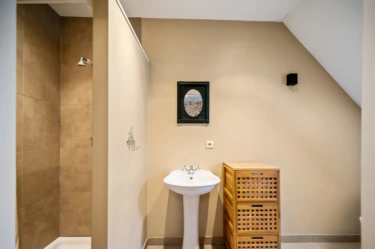 Charmante woning met 2 slaapkamers, 2 badkamers en een ruime woonkamer op toplocatie in centrum Lier foto 14