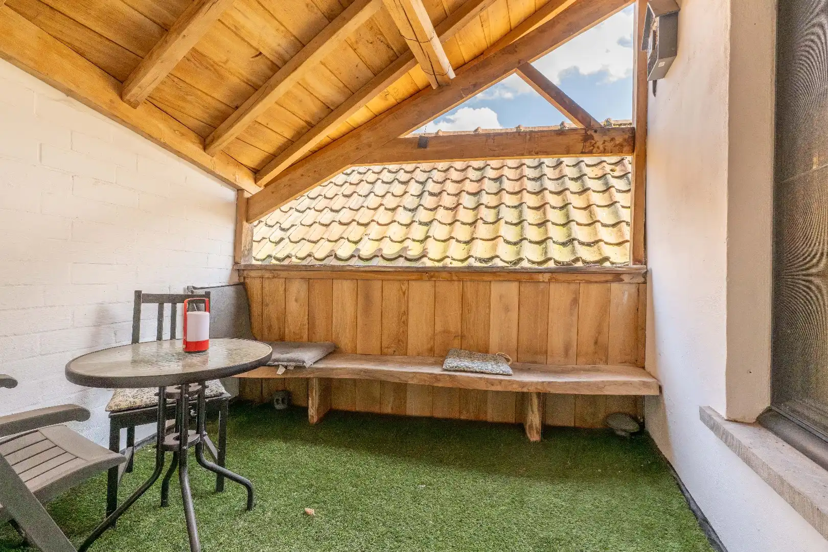 GEZELLIGE STARTERSWONING MET 3 SLPKS EN TERRAS IN HARTJE DENTERGEM! foto 9