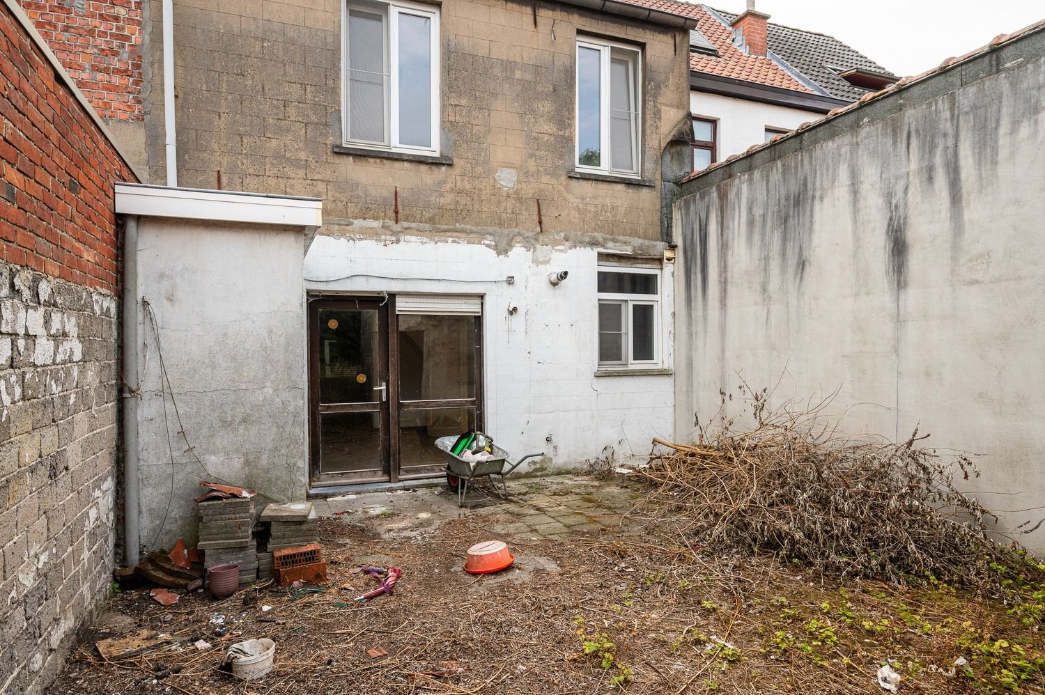 Op te frissen woning met verrassend ruime stadstuin in hartje Eeklo foto 17