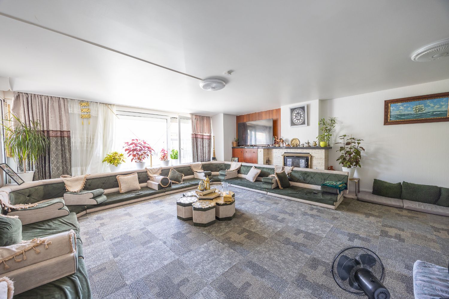 Ruim appartement met 5 garages foto 3