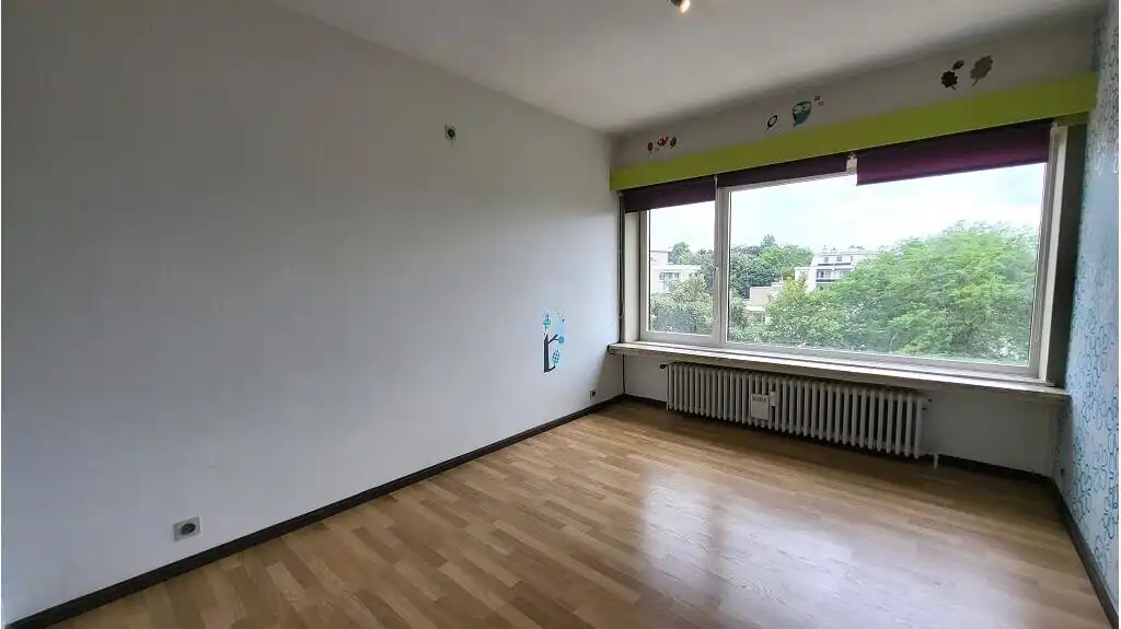 Ruim 2-slaapkamerappartement + Autostandplaats te koop in Assebroek Brugge foto 8