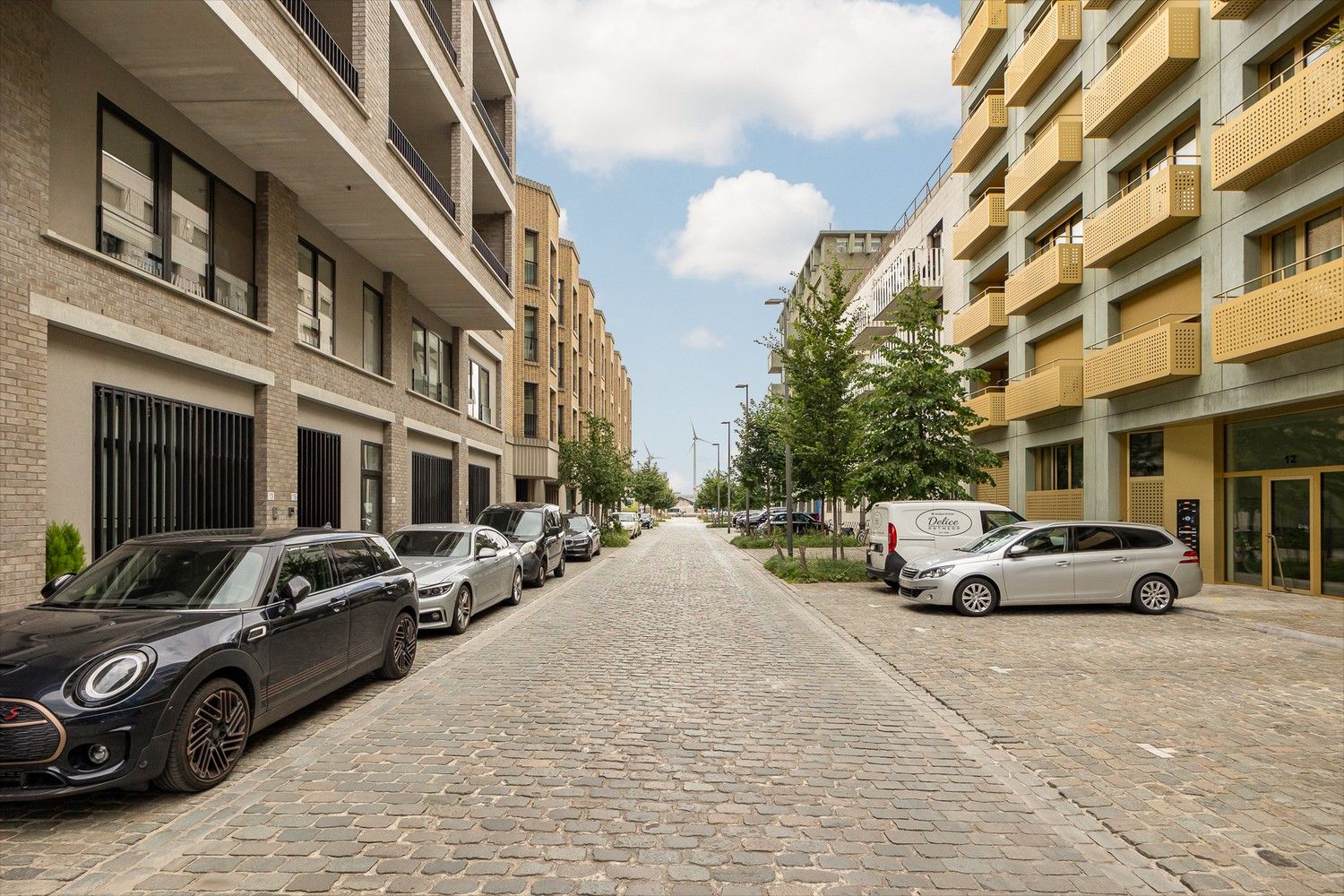 Ruim luxueus afgewerkt appartement met 2 slaapkamers, 2 staanplaatsen met laadpaal en berging foto 17